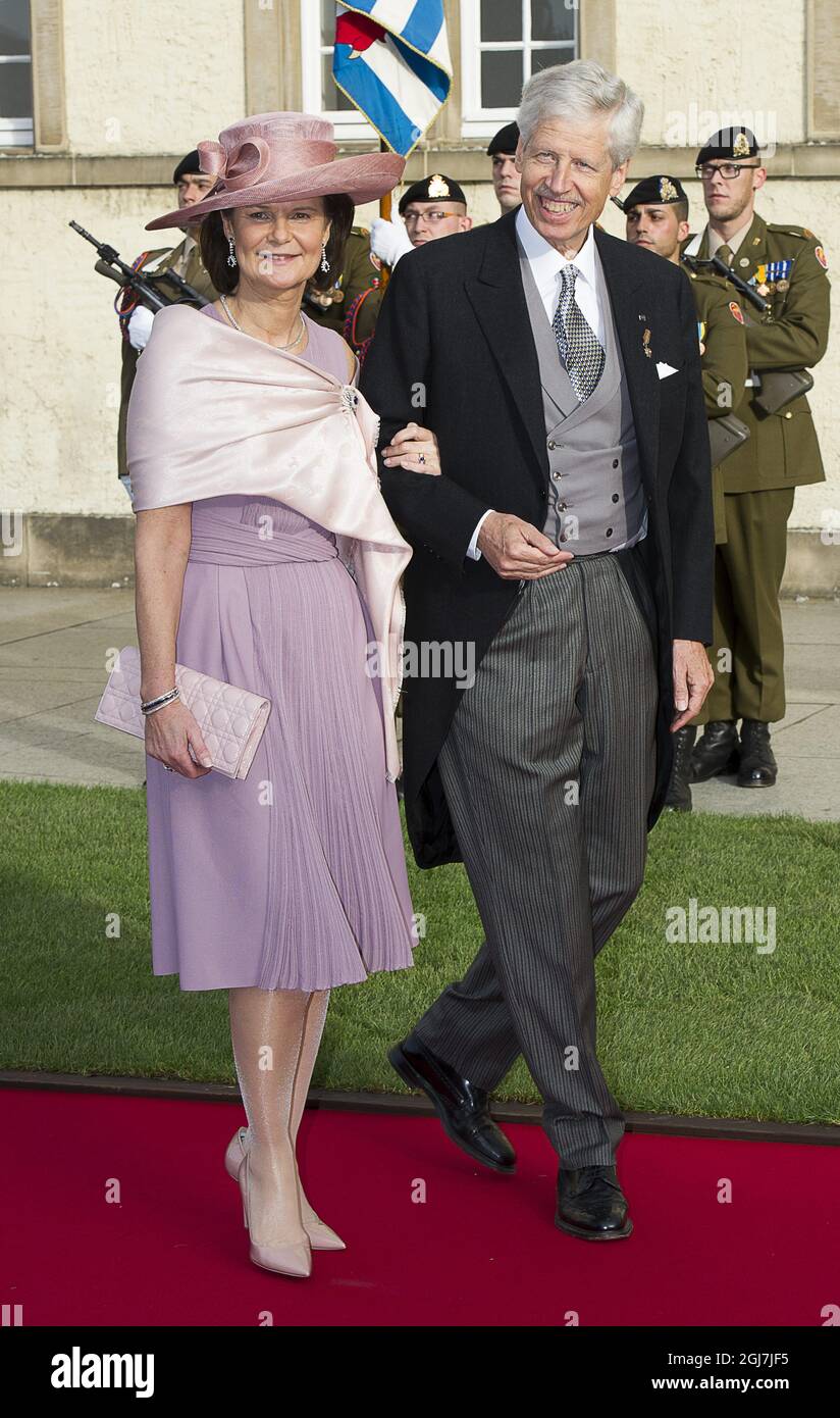 LUXEMBURG 20121020 Prinz Nicolas (R) und Prinzessin Margaretha von Liechtenstein (L) kommen zur Hochzeit von Kronprinz Guillaume von Luxemburg und der belgischen Gräfin Stephanie de Lannoy am 20. Oktober 2012 in Luxemburg an. Foto Jonas Ekströmer / SCANPIX kod 10030 Stockfoto