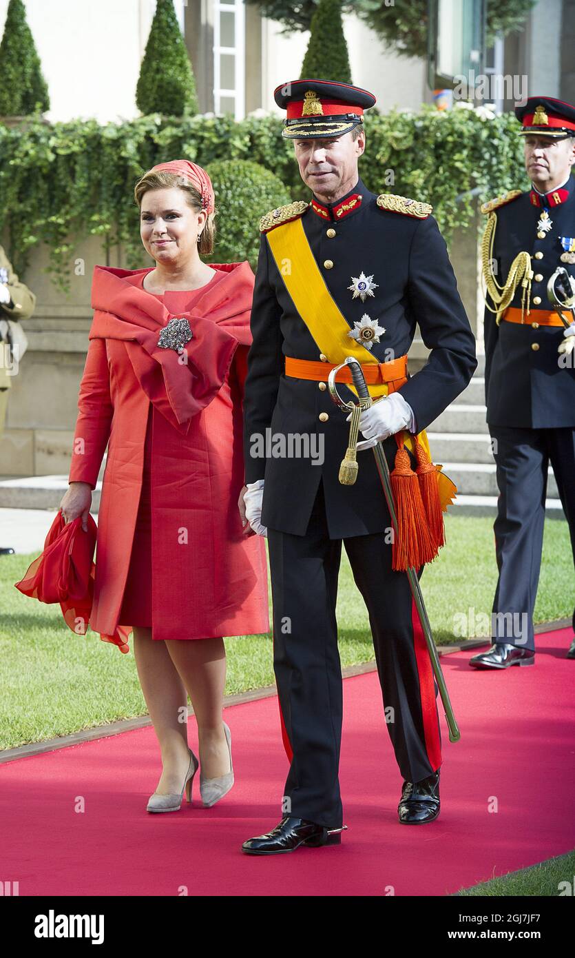 LUXEMBURG 20121020 Erzherzogin Maria Teresa und Erzherzog Henri von Luxemburg bei der Hochzeit von Kronprinz Guillaume von Luxemburg und der belgischen Gräfin Stephanie de Lannoy am 20. Oktober 2012 in Luxemburg. Foto Jonas Ekströmer / SCANPIX kod 10030 Stockfoto