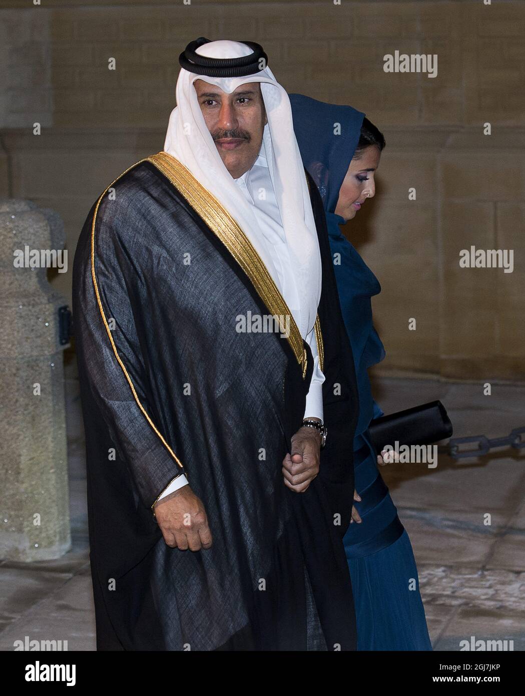 LUXEMBURG 20121020 der Premierminister von Katar, Scheich Hamad bin Jassim bin Jaber Al Thani (L), und ein Gast kommen zur Hochzeit von Kronprinz Guillaume von Luxemburg und der belgischen Gräfin Stephanie de Lannoy am 20. Oktober 2012 in Luxemburg an. Foto Jonas Ekströmer / SCANPIX kod 10030 Stockfoto
