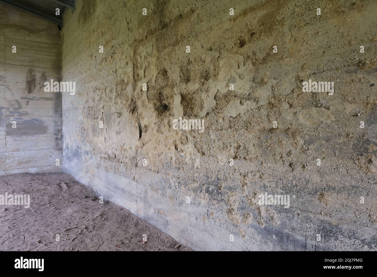 Dachau, Deutschland - 11. August 2021: Gedenkstätte des Konzentrationslagers. Schießstand Hebertshausen. Denkmal für sowjetische lebende Kriegsgefangene Stockfoto