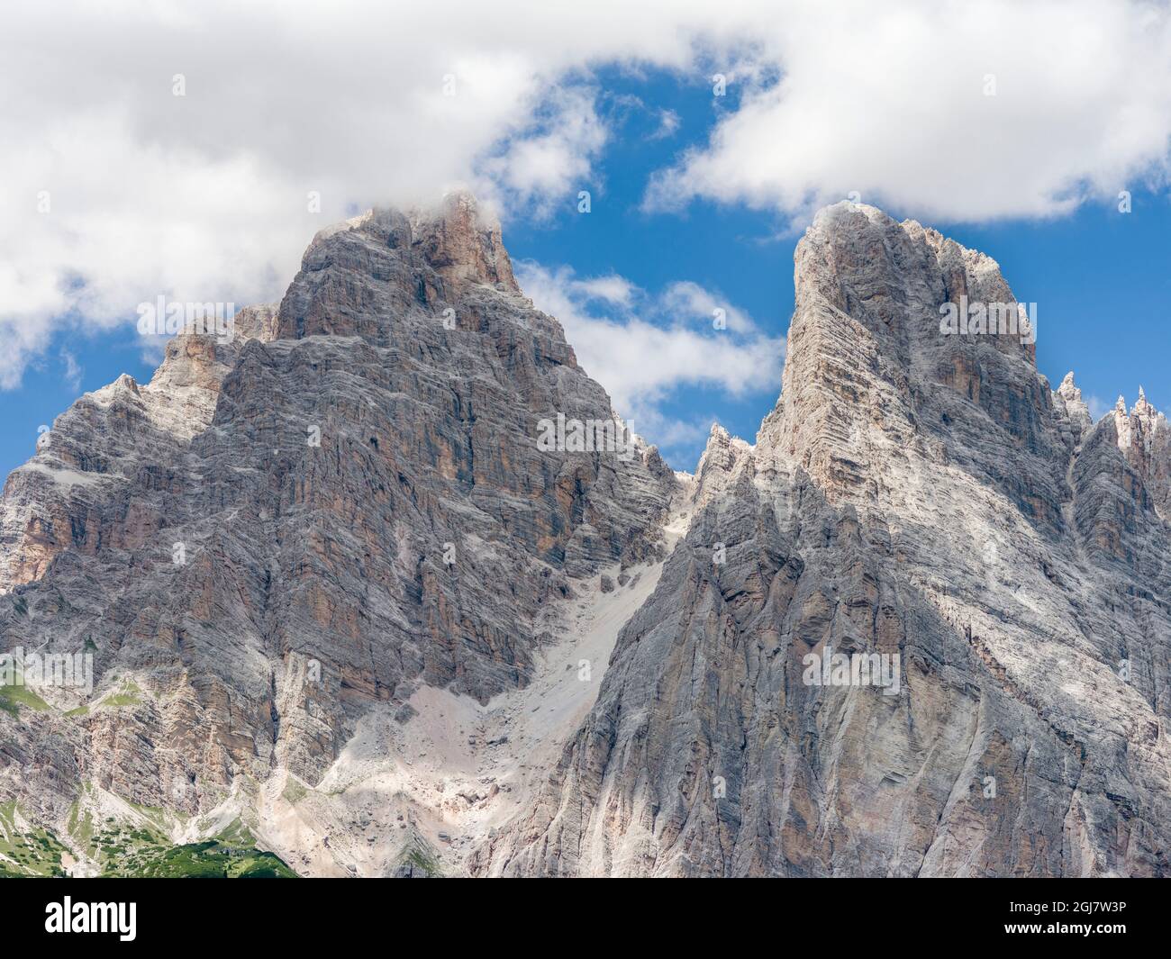 Monte Cristallo in den Dolomiten von Venetien, von Westen gesehen. Diese Dolomiten sind Teil des UNESCO-Weltkulturerbes, Italien. Stockfoto