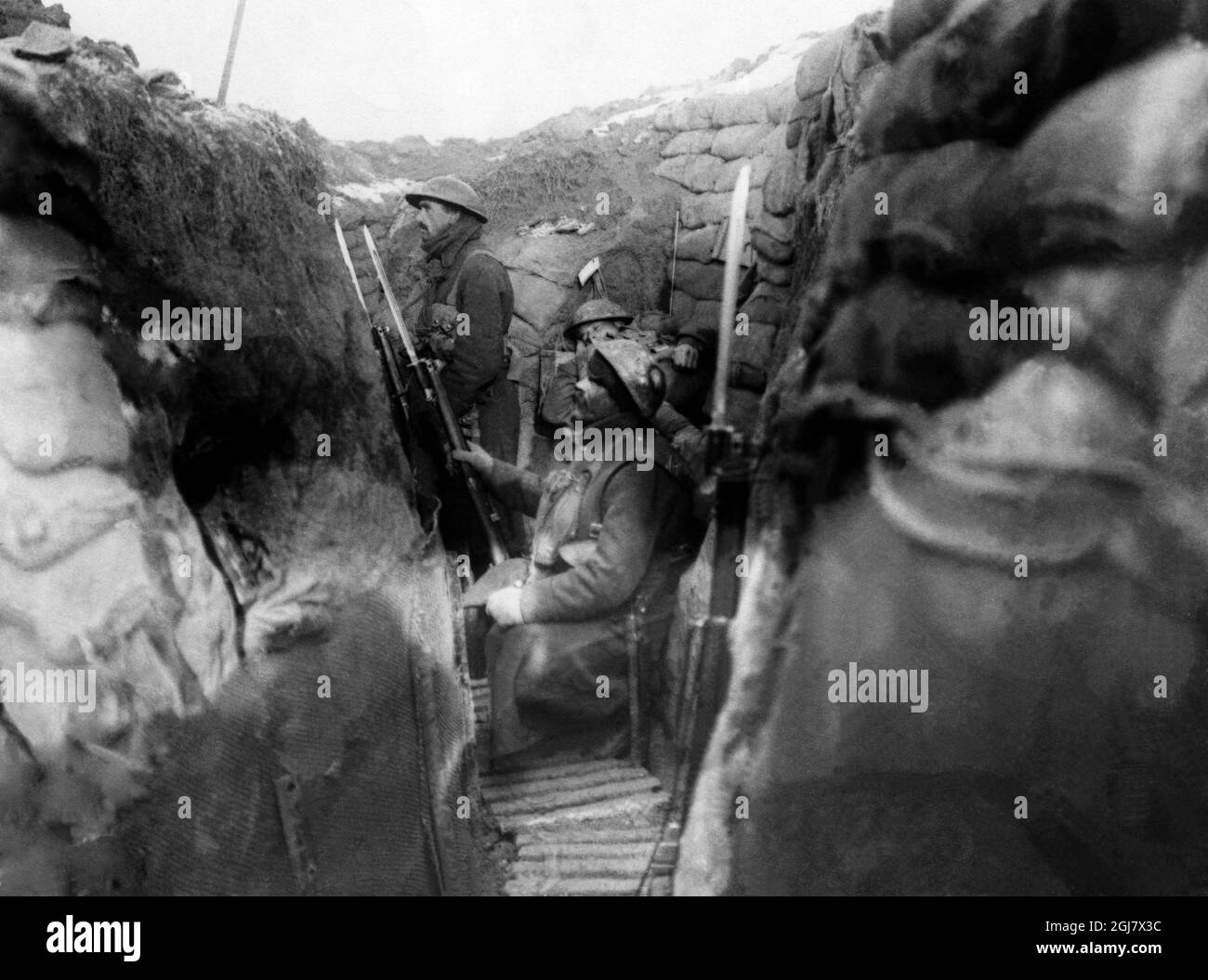 DATEI 1914-1918. Bild aus dem Ersten Weltkrieg. Englische Soldaten in einem Graben in Frankreich. Stockfoto