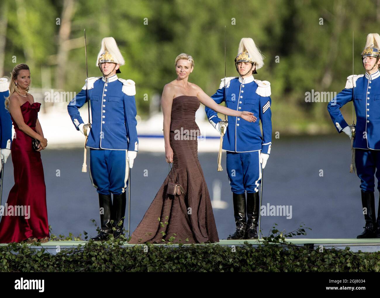 STOCKHOLM 20130608 Prinzessin Charlene von Monaco kommt im Schloss Drottningholm an, wo das Hochzeitsessen am 8. Juni 2013 stattfinden wird. Heute fand die Hochzeit zwischen Prinzessin Madeleine von Schweden und Herrn Christopher OÂ’Neill statt. Foto: Christine Olsson / SCANPIX / kod 10430 Stockfoto