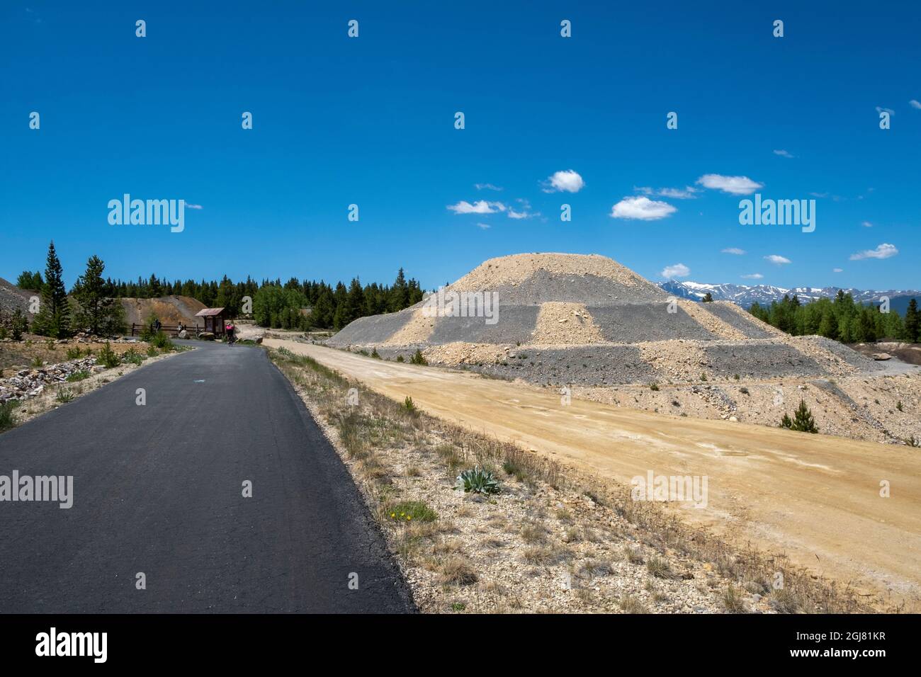 Mineral Belt Trail durch das historische Bergbauviertel Leadville, das um die Jahrhundertwende in Colorado, USA, aktiv war. Stockfoto