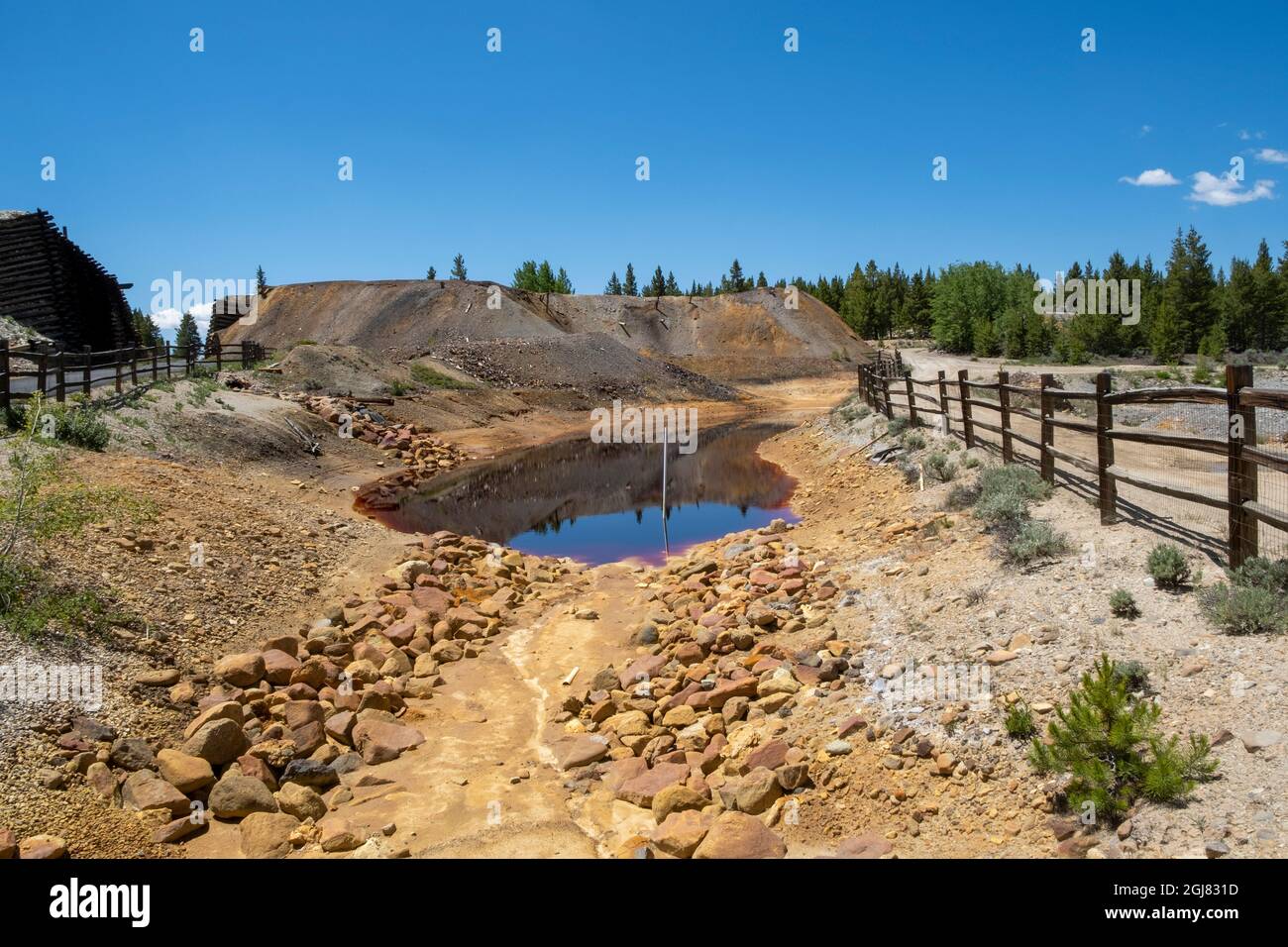 Mineral Belt Trail durch das historische Bergbauviertel Leadville, das um die Jahrhundertwende in Colorado, USA, aktiv war. Stockfoto