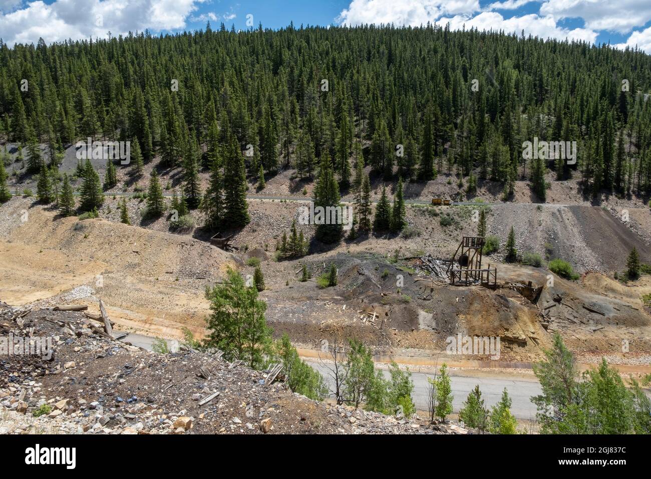 Mineral Belt Trail durch das historische Bergbauviertel Leadville, das um die Jahrhundertwende in Colorado, USA, aktiv war. Stockfoto