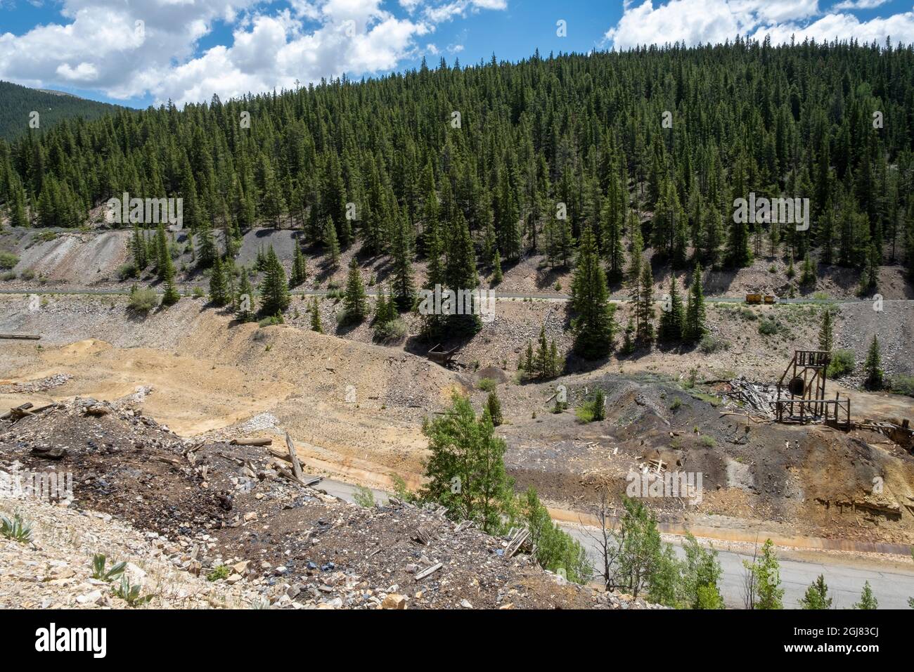 Mineral Belt Trail durch das historische Bergbauviertel Leadville, das um die Jahrhundertwende in Colorado, USA, aktiv war. Stockfoto