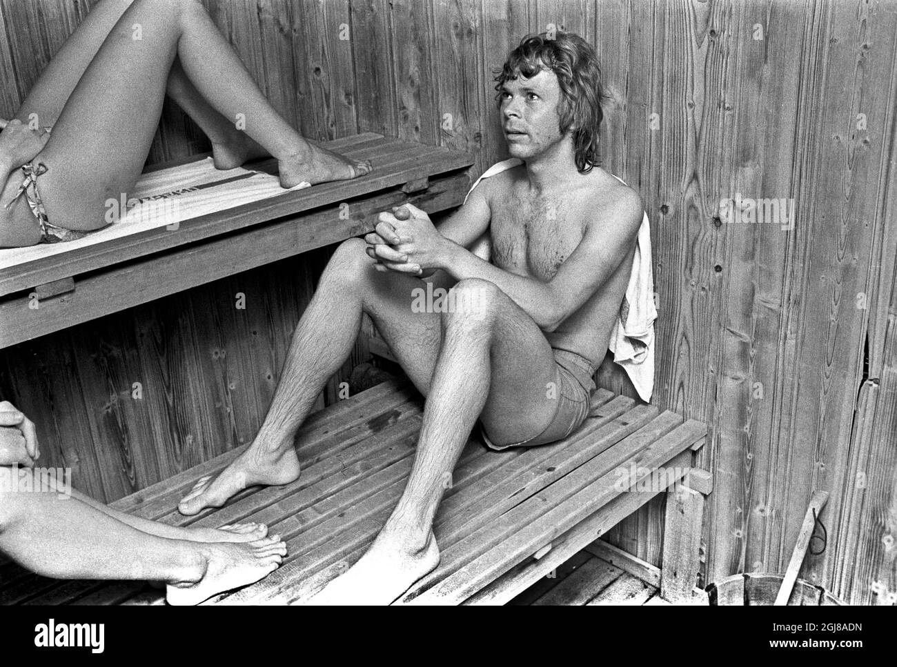 SWEDENV 1975-06-27 * for Your Files* Abba Bjorn Ulvaeus wird während einer Konzerttournee in Schweden beim Entspannen in einer Sauna in ramshyttan, Schweden, 27. Juni 1975 gesehen. Foto: Staffan Almquist / XP / TT / Kod: 2 ** OUT SWEDEN OUT** Stockfoto