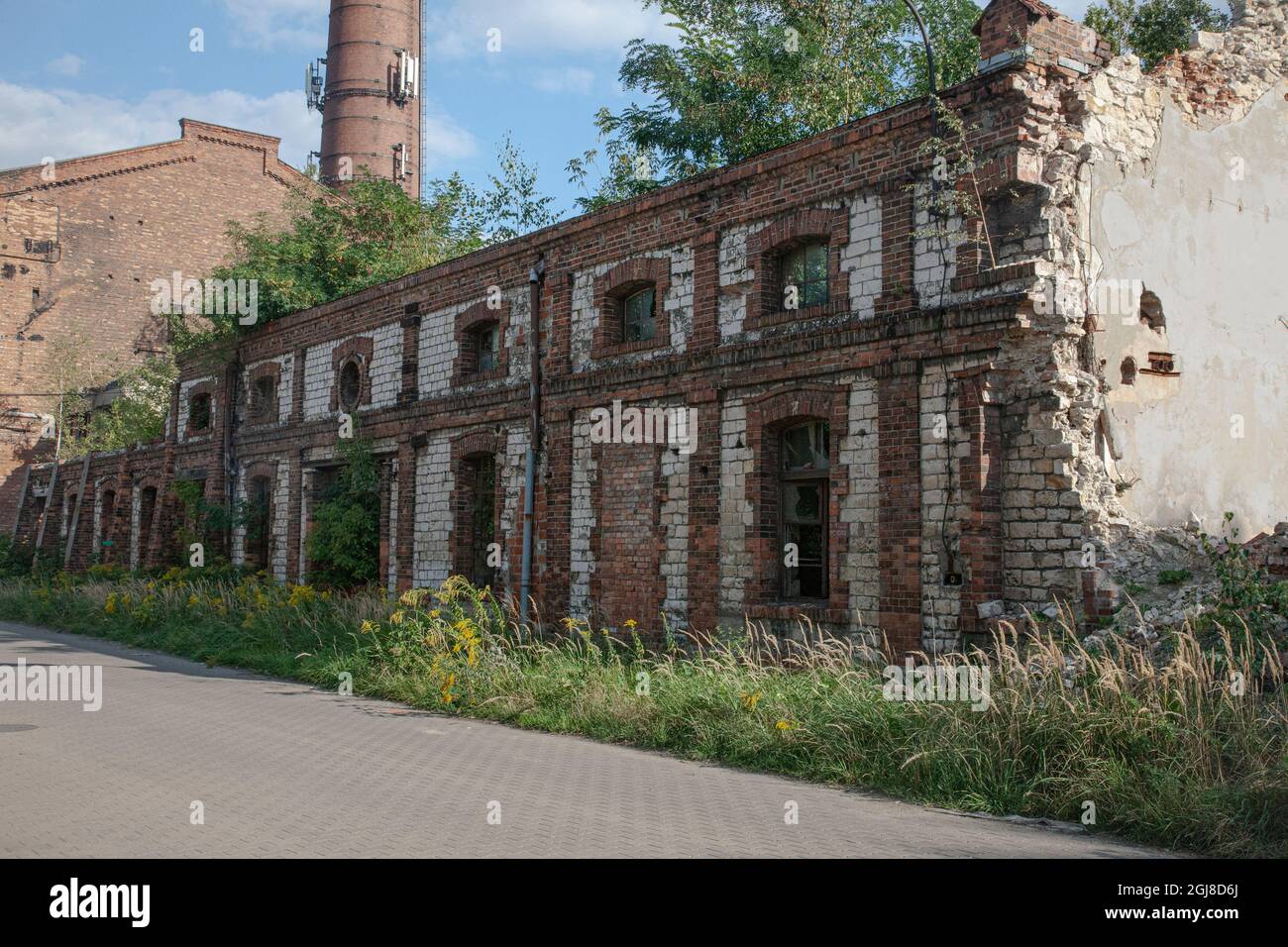 Eines von mehreren Gebäuden, aus denen während des Zweiten Weltkriegs das Sklavenarbeitslager Hasag Pelcary in Tschenstochau, Polen, bestand. Stockfoto