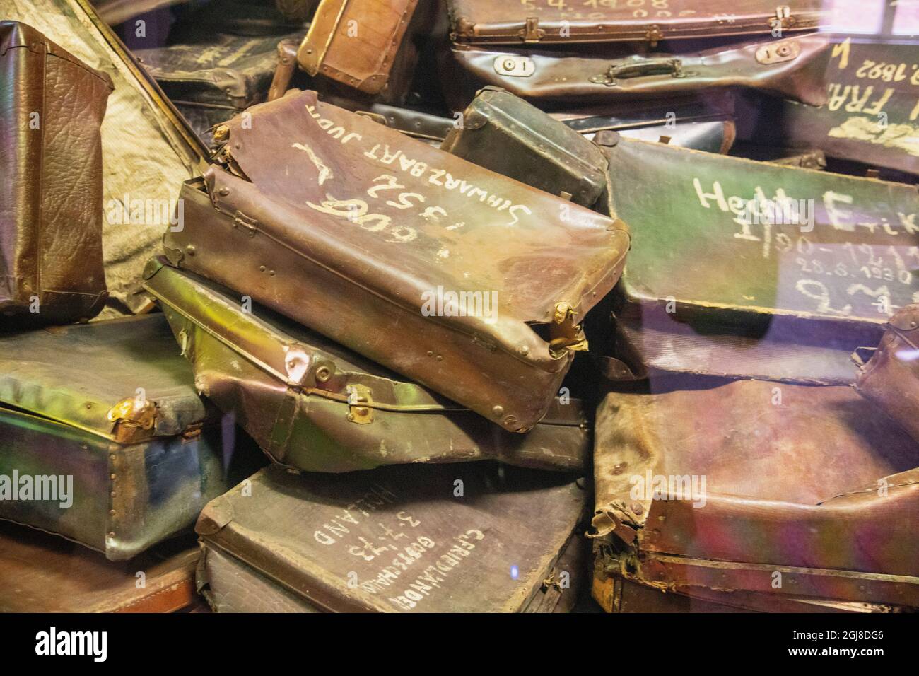 Koffer sind Teil einer Ausstellung im Auschwitz-Birkenau Memorial and Museum in Oswiecim, Polen, die einst den Opfern des Holocaust gehörte Stockfoto