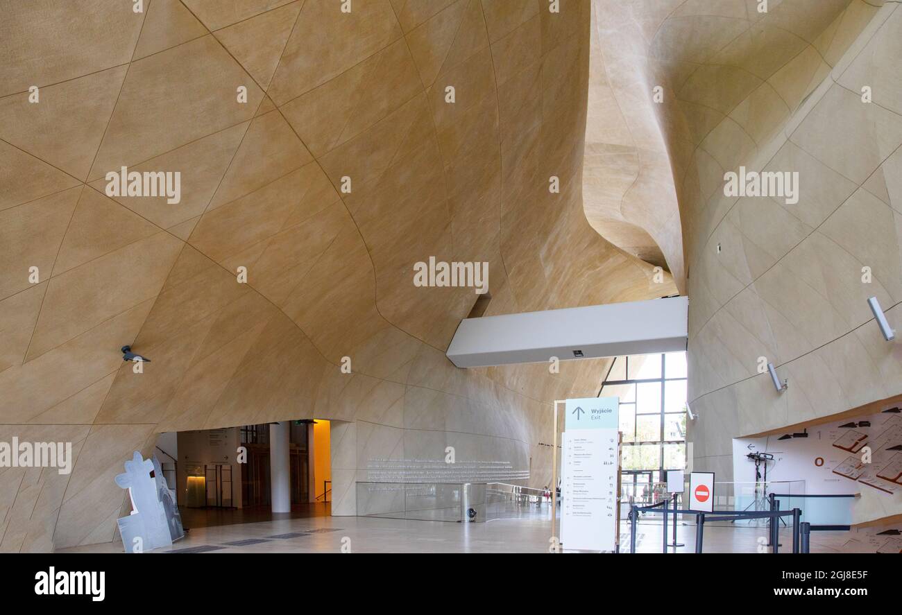 Das Innere des Polin-Museums für die Geschichte der polnischen Juden ist hoch oben. Stockfoto