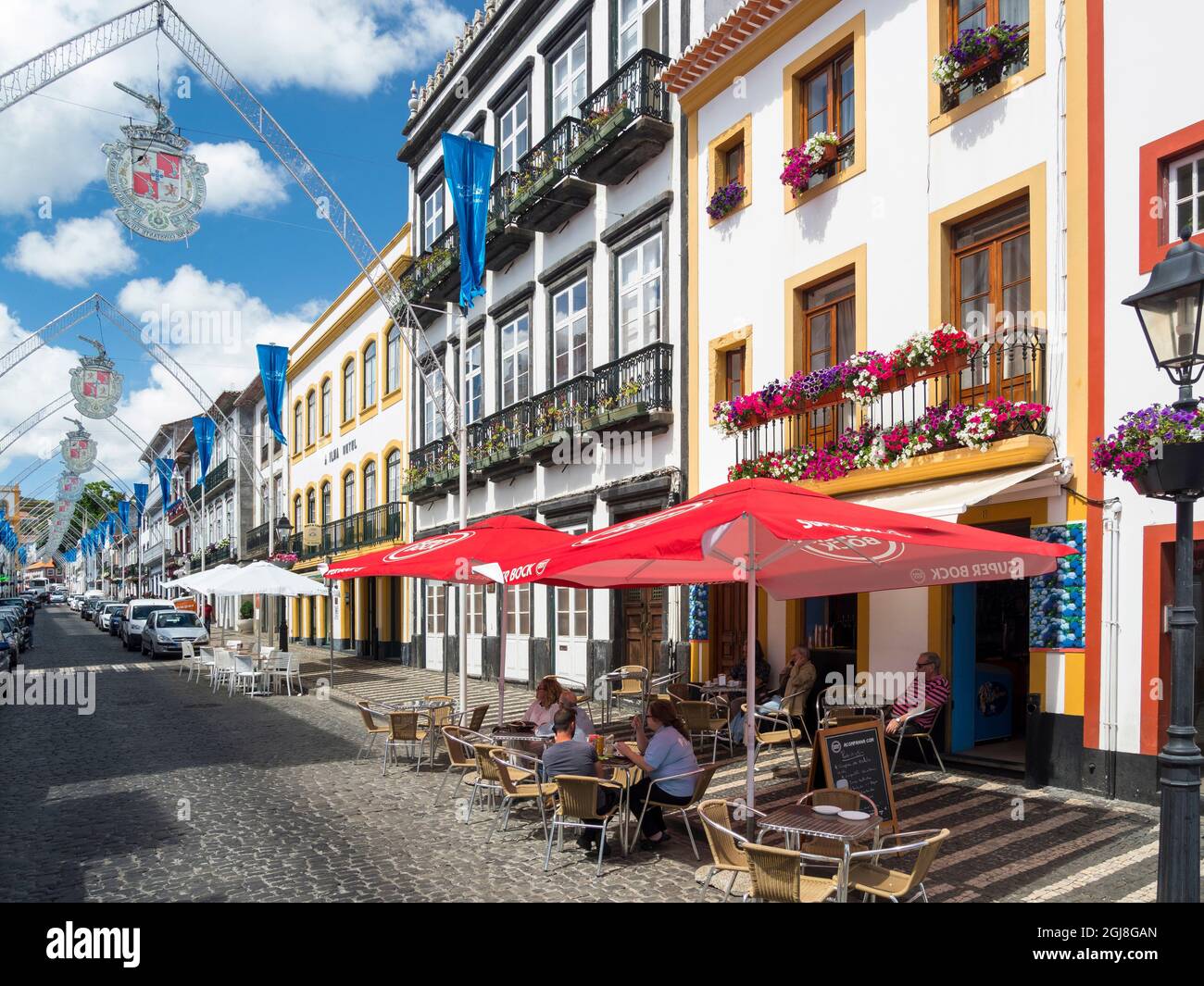 Straßendekoration des Festivals Sanjoaninas, dem größten Festival der Azoren. Hauptstadt Angra do Heroismo historisches Zentrum (UNESCO-Weltkulturerbe Si Stockfoto