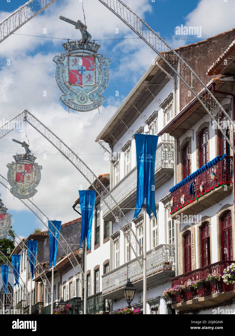 Straßendekoration des Festivals Sanjoaninas, dem größten Festival der Azoren. Hauptstadt Angra do Heroismo historisches Zentrum (UNESCO-Weltkulturerbe Si Stockfoto