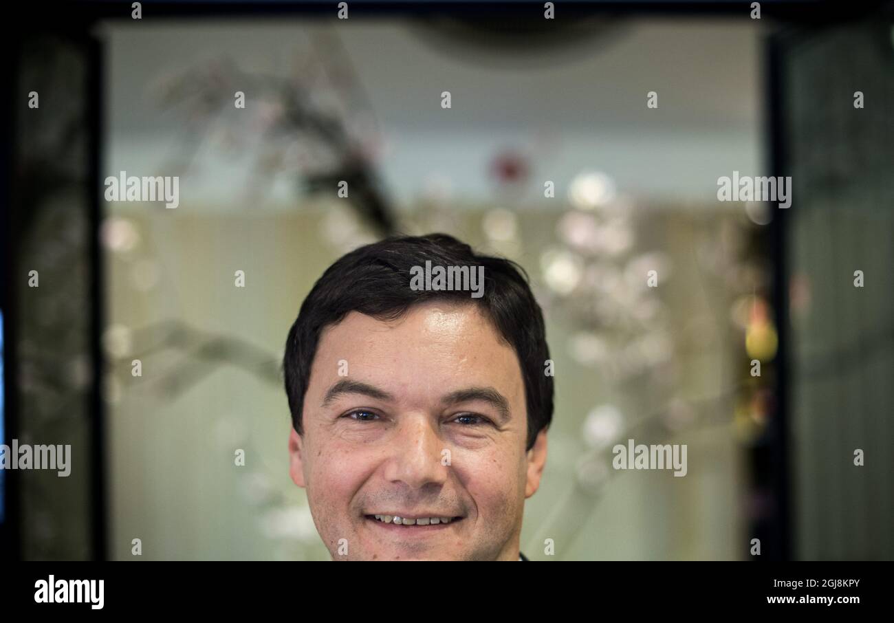 STOCKHOLM 20140630 der französische Ökonom und Autor Thomas Piketty bei einer Pressekonferenz auf dem Flughafen Arlanda vor seinem Besuch der politischen Woche in Almedalen auf der Insel Gotland, Schweden. Foto: Pontus Lundahl / TT / kod 10050 Stockfoto