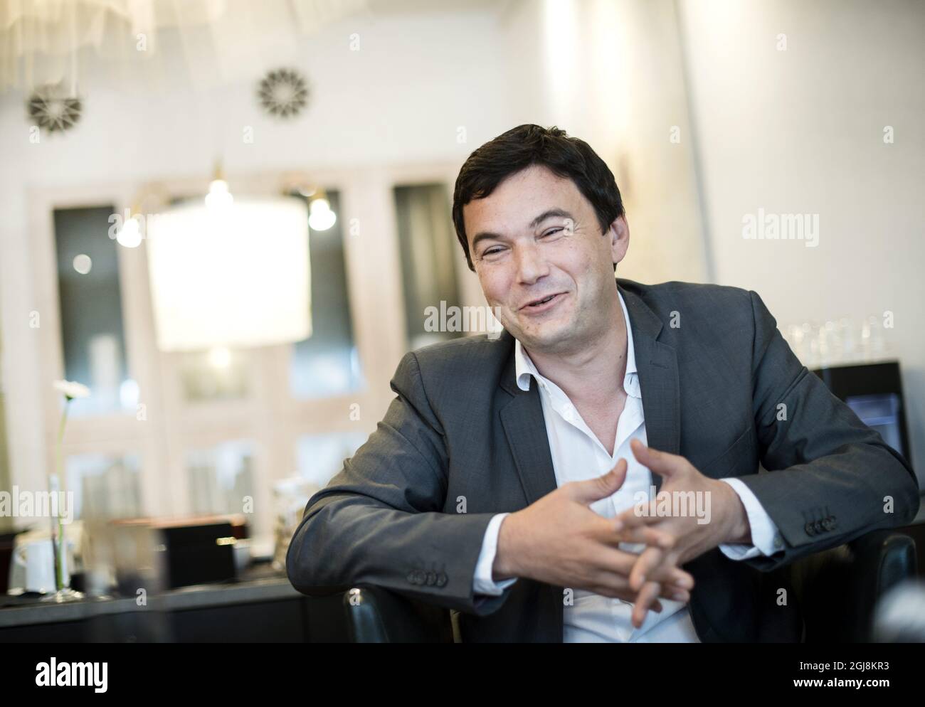 STOCKHOLM 20140630 der französische Ökonom und Autor Thomas Piketty bei einer Pressekonferenz auf dem Flughafen Arlanda vor seinem Besuch der politischen Woche in Almedalen auf der Insel Gotland, Schweden. Foto: Pontus Lundahl / TT / kod 10050 Stockfoto