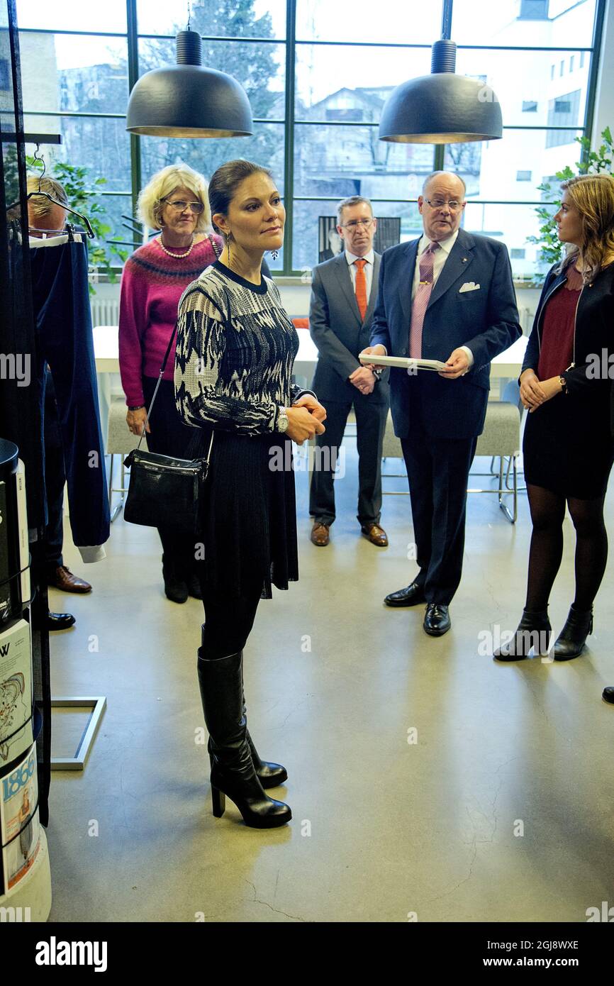 BORAS 2014-11-21 Kronprinzessin Victoria besuchte am 21. November 2014 die Schwedische Textilschule. Die Kronprinzessin wurde unter anderem sogenannte Smart Textiles gezeigt und besuchte einen Vortrag über ein Forschungsprojekt zu Konsum und Ressourcenrecycling. Foto: Adam Ihse / TT / Kod 9200 Stockfoto