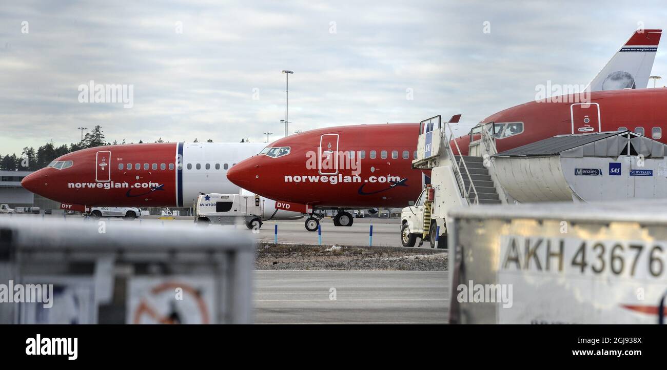 STOCKHOLM 20150305 parkte Boeing 737-800 Flugzeuge der Billigfluggesellschaft Norwegian am 5. März 2015 auf dem Flughafen Stockholm Arlanda. 650 Piloten, die von der Norwegian Air Norway (NAN) beschäftigt sind, sind auf Streikerdungsflügen in Norwegen, Schweden und Dänemark. Foto: Johan Nilsson / TT / ** SCHWEDEN AUS ** Stockfoto