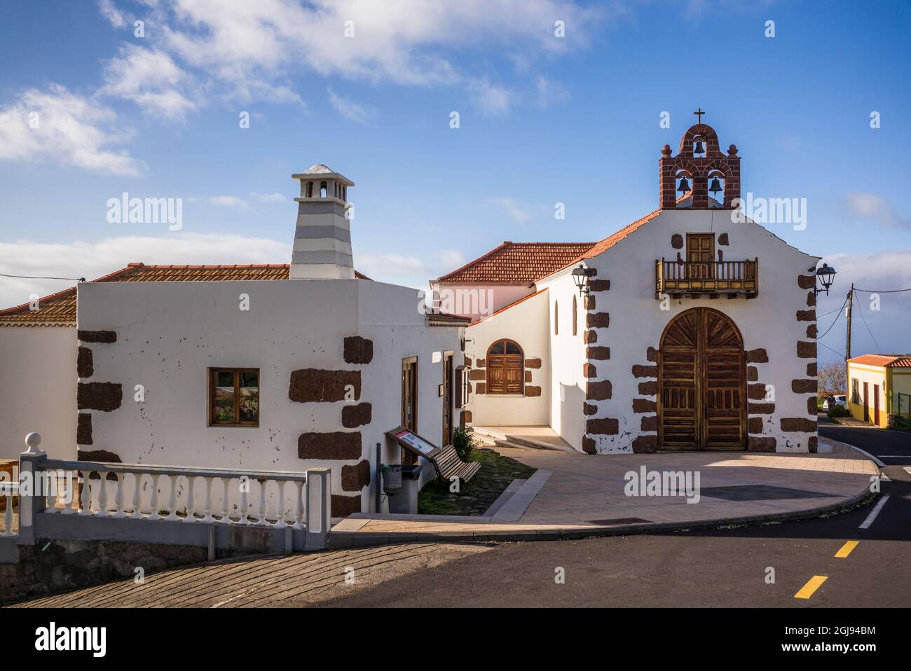 Spanien, Kanarische Inseln, La Palma, Las Tricias, Nuestra Señora del Carmen Kirche, am späten Nachmittag Stockfoto