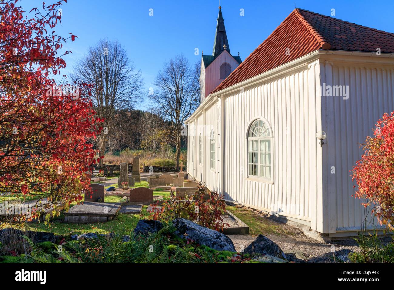 Schweden, Bohuslan, Uddevalla. Dragsmark Abbey, Friedhof und neue Kirche. Ein prämonstratensisches Kanoniewerk, gegründet vor 1260, der Seligen Jungfrau gewidmet Stockfoto
