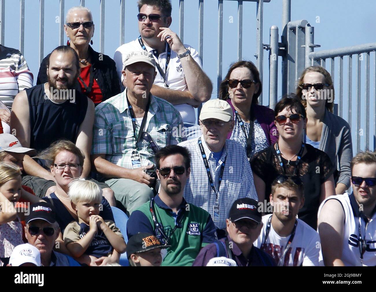 KARLSKOGA, SCHWEDEN 2015-08-15 die Schwächeparette von Prinz Carl Philip Marie Hellqvist und Erik Hellqvist und seine Schwägerin (Schwester von Prinzessin SofiaÂ) Sara Hellqvist mit ihrem Freund sehen sich am Samstag den STCC-Wettlauf in Karlskoga, Schweden, an. Foto Patrik C Osterberg / TT / kod 4571 Stockfoto