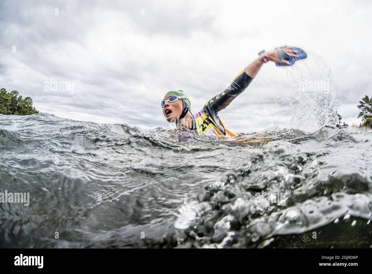 Pippa Middleton, die Schwester der Herzogin von Cambridge Catherine, wird am 7. September 2015 bei den Swimrun-Weltmeisterschaften in Schweden gesehen. Der Teilnehmer schwimmt zwischen 26 Inseln und läuft über sie. Die Gesamtstrecke beträgt 75 Kilometer, davon sind 10 km Freiwasser-Schwimmen und 65 km Trail Running. Ihr Team heißt „Michael Matthews Foundation“. Foto Jakob Edholm/OTILLO/TT. Stockfoto