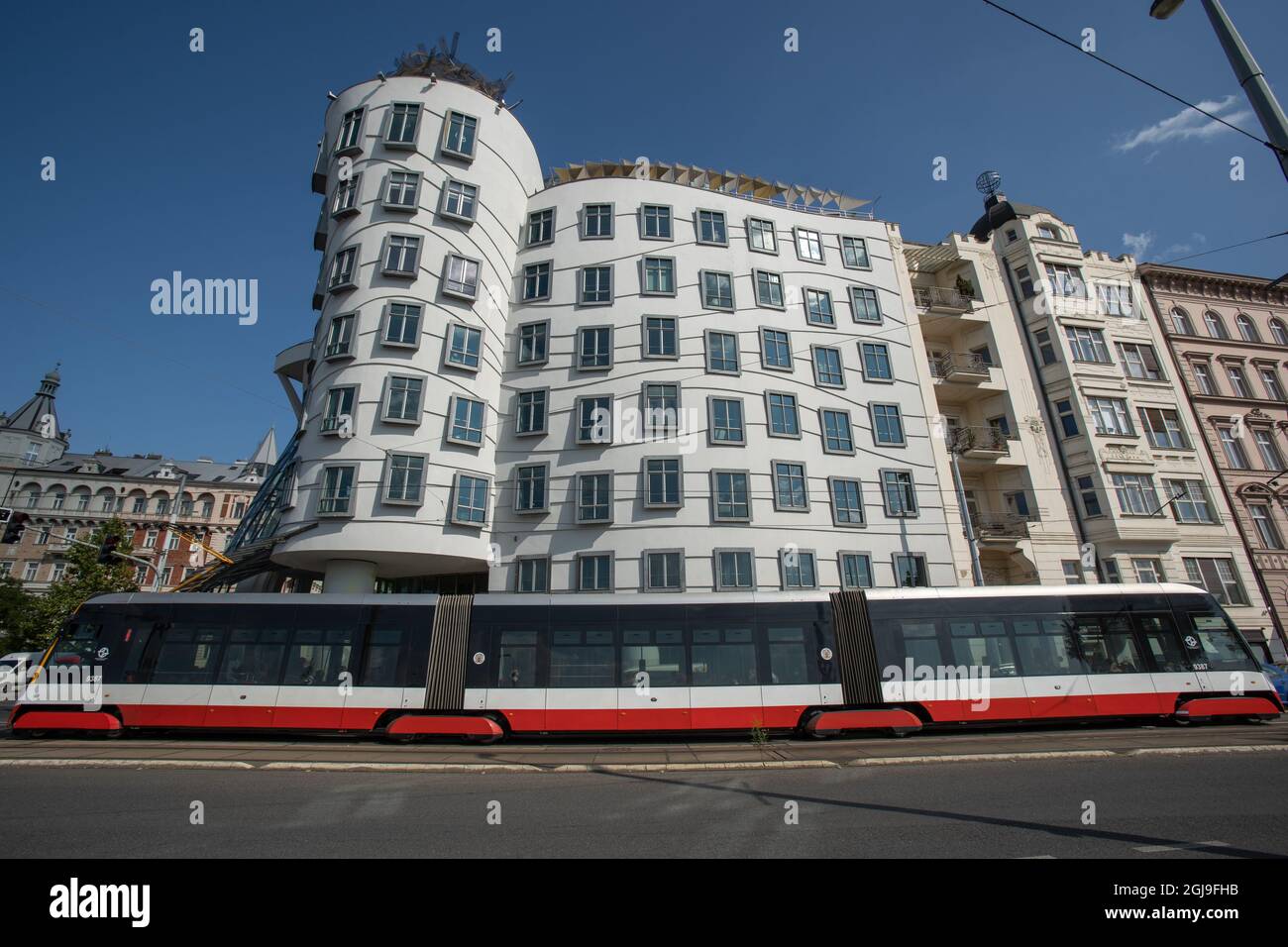 Tanzendes Haus, entworfen von Frank O. Gehry und Vlado Milunic, in Prag, Tschechische Republik, 6. September 2021. (CTK Photo/Ondrej Cihla) Stockfoto
