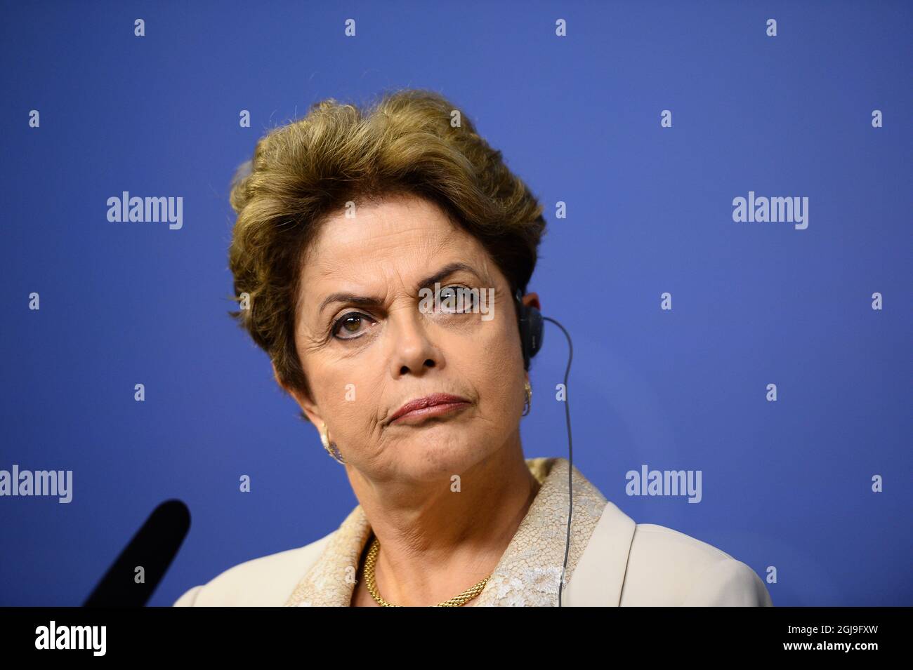 Die brasilianische Präsidentin Dilma Rousseff wird während einer Pressekonferenz zusammen mit dem schwedischen Ministerpräsidenten Stefan Lofven (außer Bild) am 19. Oktober 2015 in Rosenbad in Stockholm gesehen. Der wirtschaftliche Austausch zwischen Schweden und Brasilien, Klima und Nachhaltigkeit sowie die Verteidigung werden während des zweitägigen Besuchs von Präsident Rousseff in Schweden erörtert. Foto: Maja Suslin / TT / Kod 10300 Stockfoto