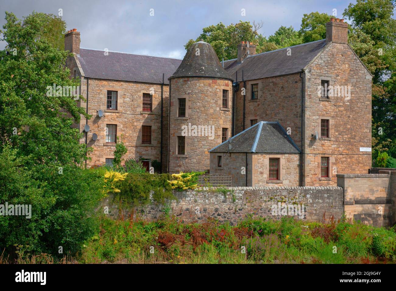 In der Stadt Jedburgh befindet sich dieses Haus, in dem Mary, Königin der Schotten, 1566 wohnte. Stockfoto