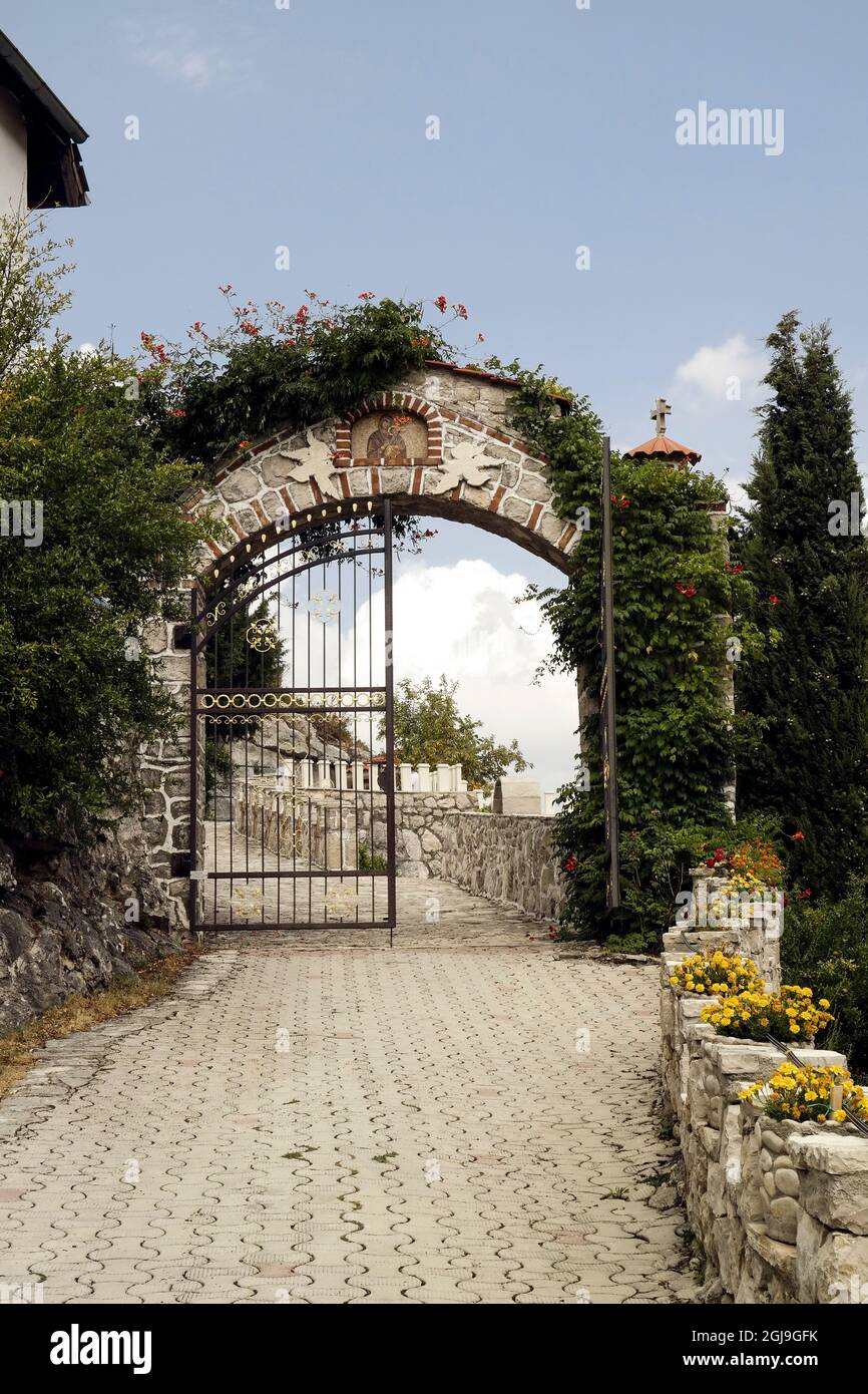 Eingang des Klosters Zavala (Ravno, Bosnien und Herzegowina) Stockfoto