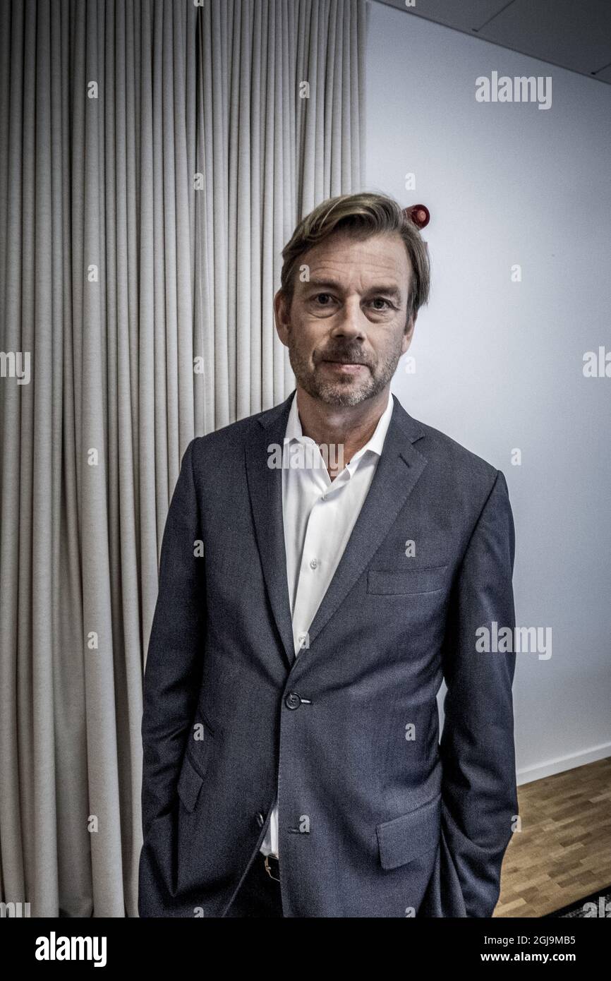 STOCKHOLM 2015-10-20 Michael Wolf, ehemaliger CEO der Swedbank, wird während einer Pressekonferenz gesehen. WolfÂ´s wurde von seinem ehemaligen Arbeitgeber Swedbank der Polizei gemeldet. Foto: Magnus Hjalmarson Neideman / SVD / TT / Kod 10078 ** AUS SCHWEDEN HERAUS** Stockfoto