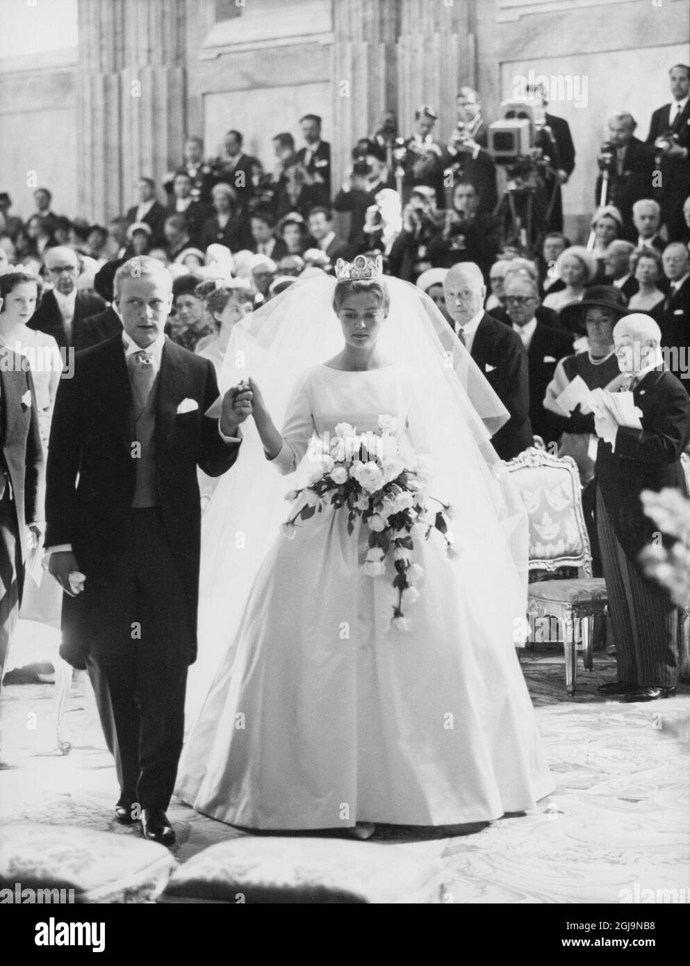 Urspr. Bildtext... PRINSSAN BIRGITTAS BROLOPP DEN 25 MAJ 1961. V Prinzessin Birgitta und Prinz Johann Georg von Hohenzollern während ihrer Hochzeit im Königlichen Palast in Stockholm, Schweden,1961 CD177 Personen: BIRGITTA, PRINESSA AV SVERIGE;JOHANN GEORG AV HOHENZOLLERN-SIGMARINGEN Standorte: STOCKHOLM;SVERIGE FotoDatum:1961-?-??? Stockfoto