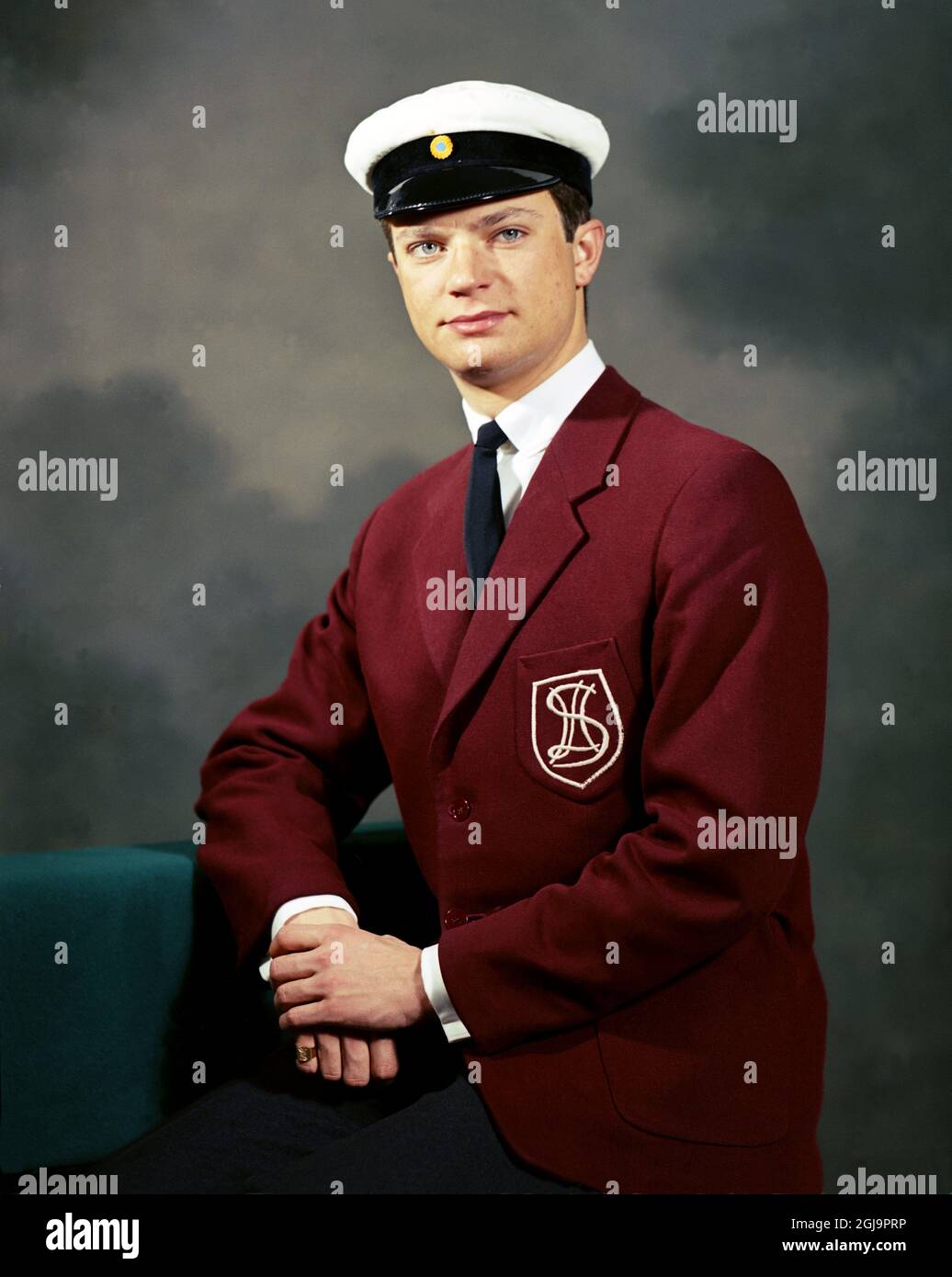 ARKIV 1966. Kronprinz Carl Gustaf in einer Abschlusskappe nach seinem Abschluss an der Sigtuna Humanistiska Laroverk School 22. april 1966. Foto:Scanpix Historical/ Kod:1901 Scanpix SCHWEDEN der schwedische König Carl XVI Gustaf feiert am 30. April 2016 seinen 70. Geburtstag. Stockfoto ARKIV 1966. Kronprinz Carl Gustaf in einer Abschlusskappe nach seinem Abschluss an der Sigtuna Humanistiska Laroverk School 22. april 1966. Foto:Scanpix Historical/ Kod:1901 Scanpix SCHWEDEN der schwedische König Carl XVI Gustaf feiert am 30. April 2016 seinen 70. Geburtstag. Stockfoto