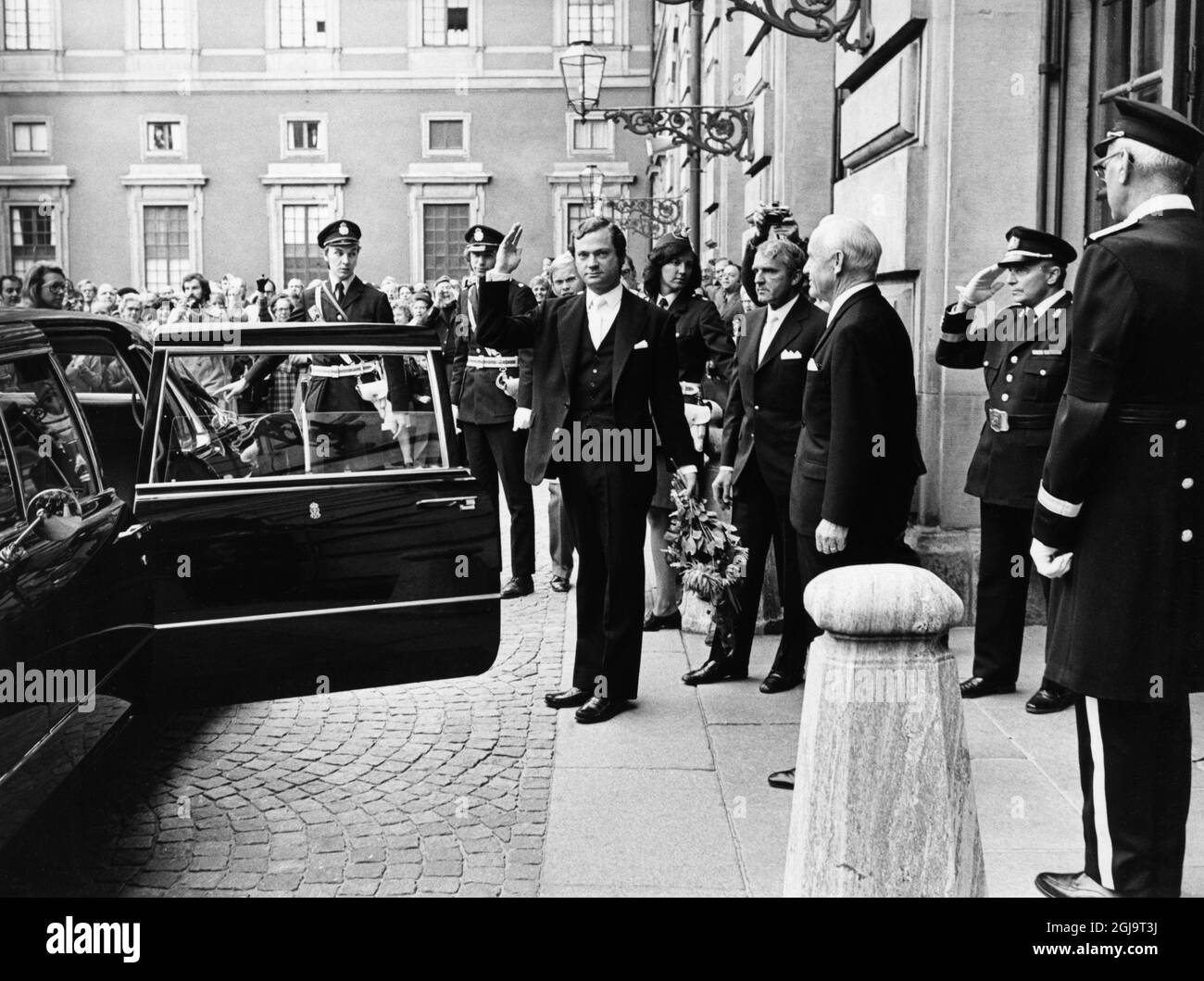 ARKIV STOCKHOLM 19730916. Sveriges nye Kung Carl XVI Gustaf har anlant till Stockholms slott fran Helsingborg dar den tidigare kungen Gustaf VI Adolf avled dagen innan. Foto: Bertil Ericson / SCANPIX / Kod: 1002 der schwedische König Carl XVI. Gustaf feiert am 30. April 2016 seinen 70. Geburtstag. Stockfoto