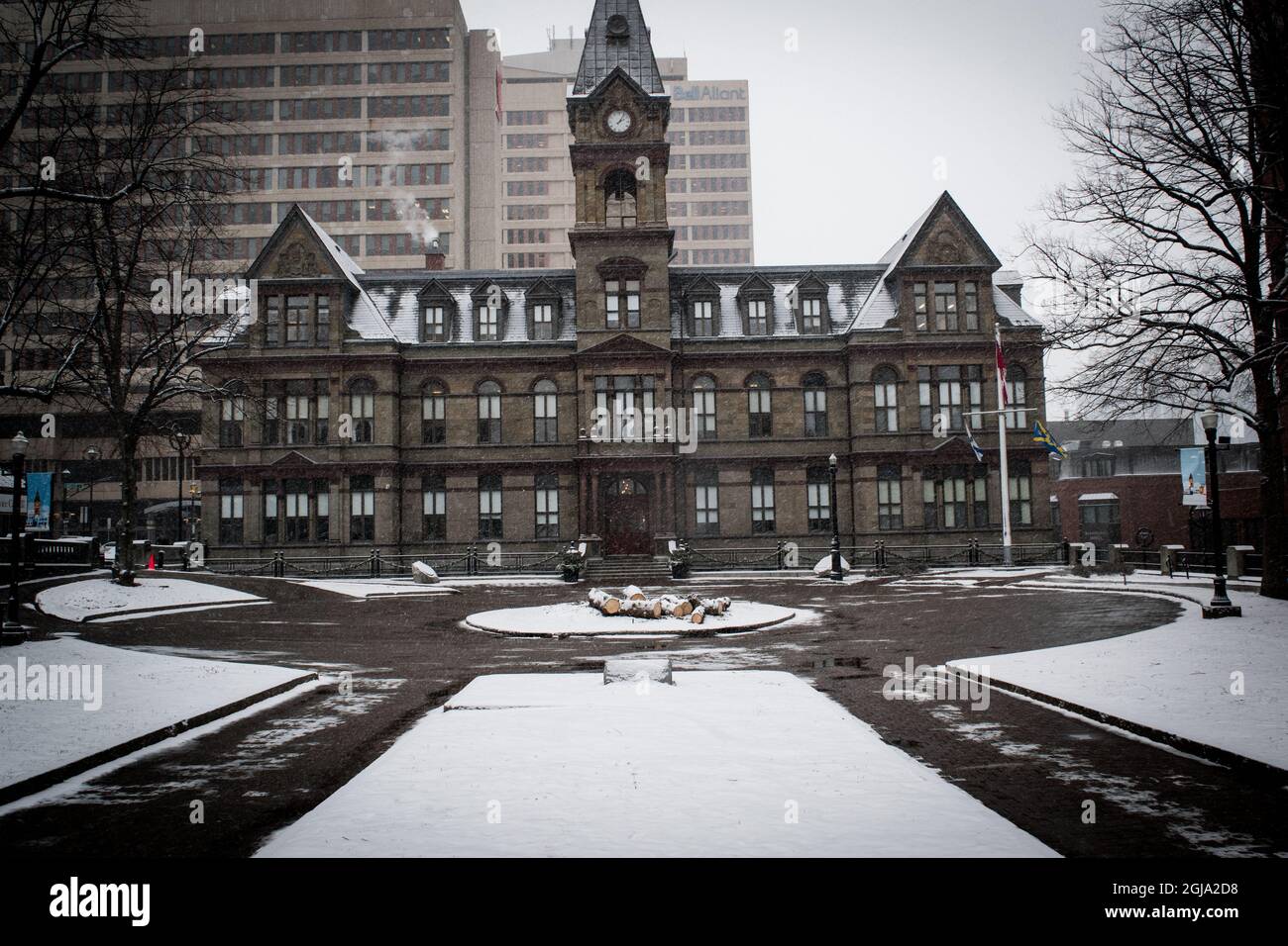 Halifax City Hall mitten im Winter an einem kalten märztag mit Schnee bedeckt Stockfoto