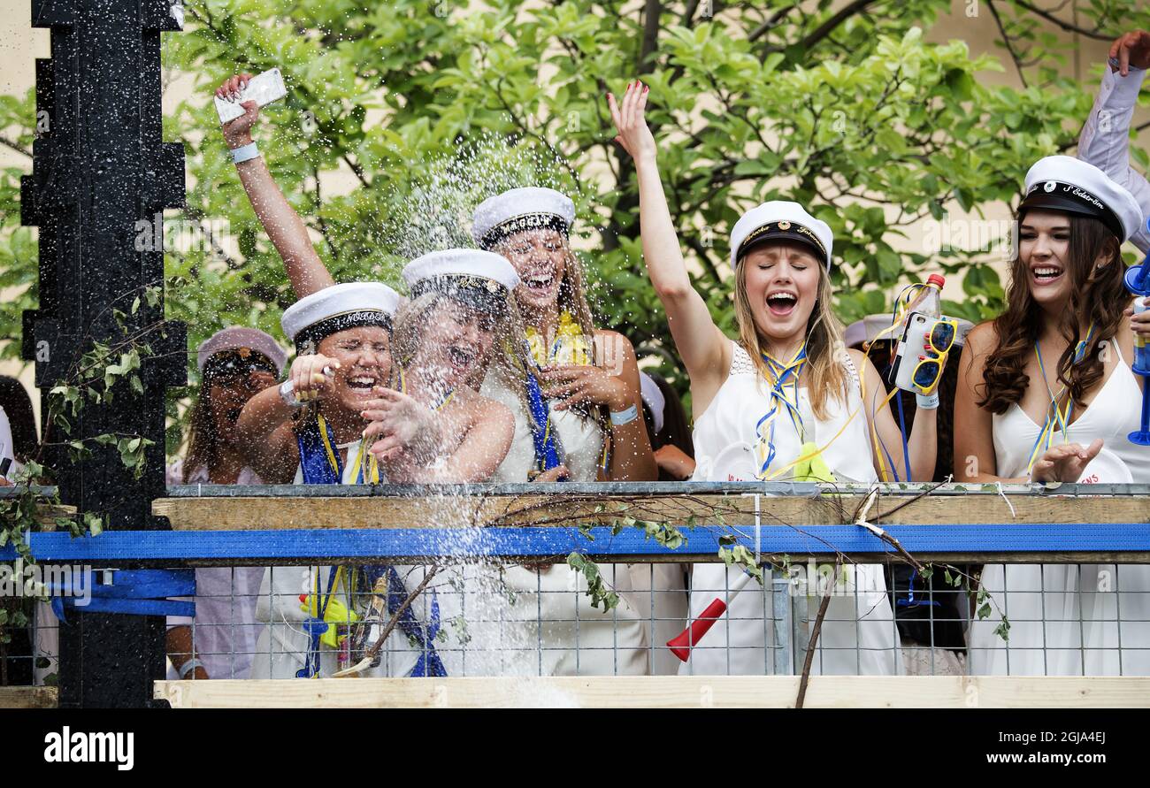 GÖTEBORG 2016-06-14 Studenten, Prüfung, Prüfung, Absolvent, Abschluss, Schule, Bildung, weiße Kappen, Hüte Foto: Maja Suslin / TT / Kod 60885 Stockfoto