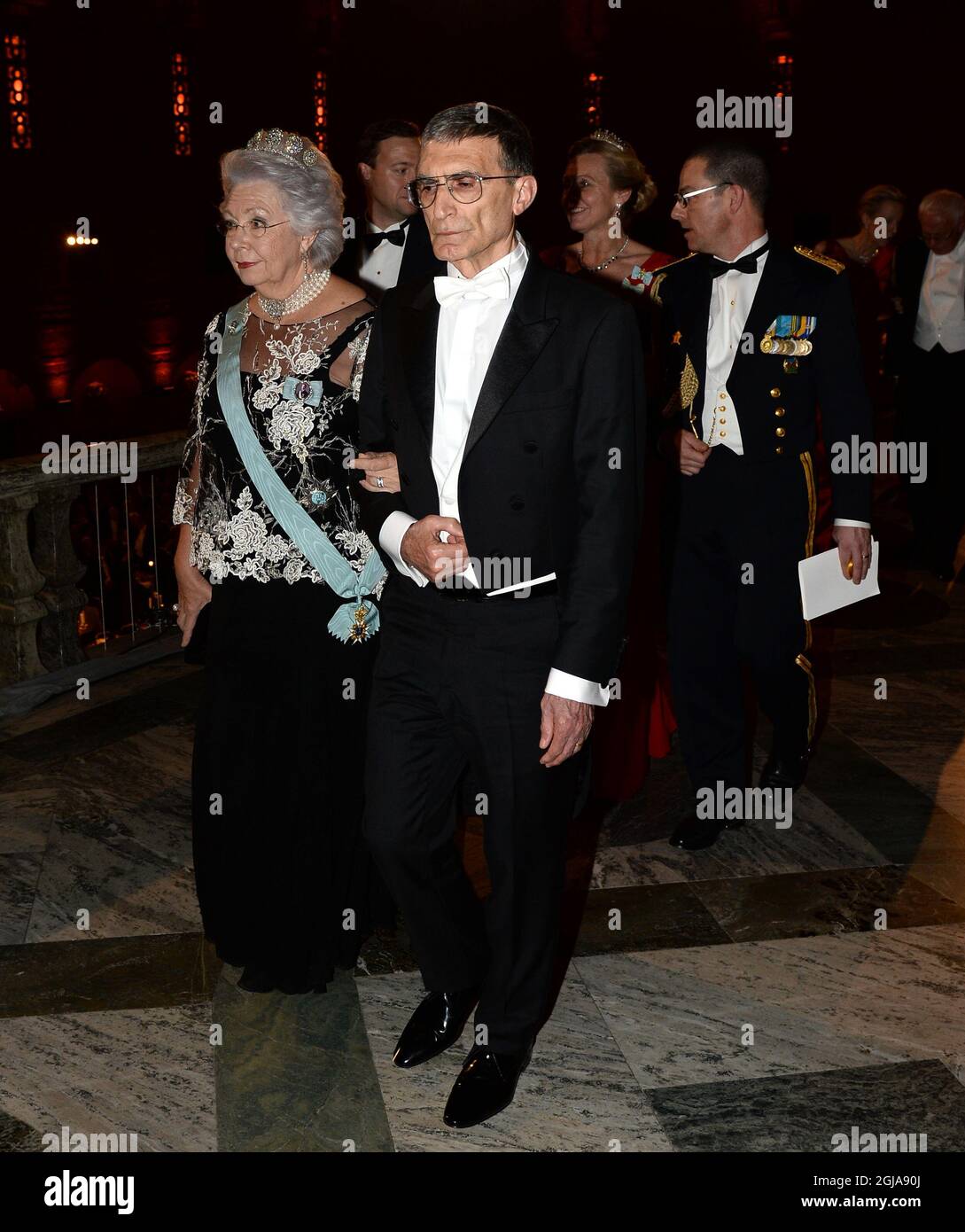 STOCKHOLM 2015-12-10 Prinzessin Christina und Professor Aziz Sancar Türkische und US-Staatsbürgerin verlassen das Nobelbankett im Rathaus von Stockholm. Foto: Fredrik Sandberg / TT / Kod 10080 Stockfoto