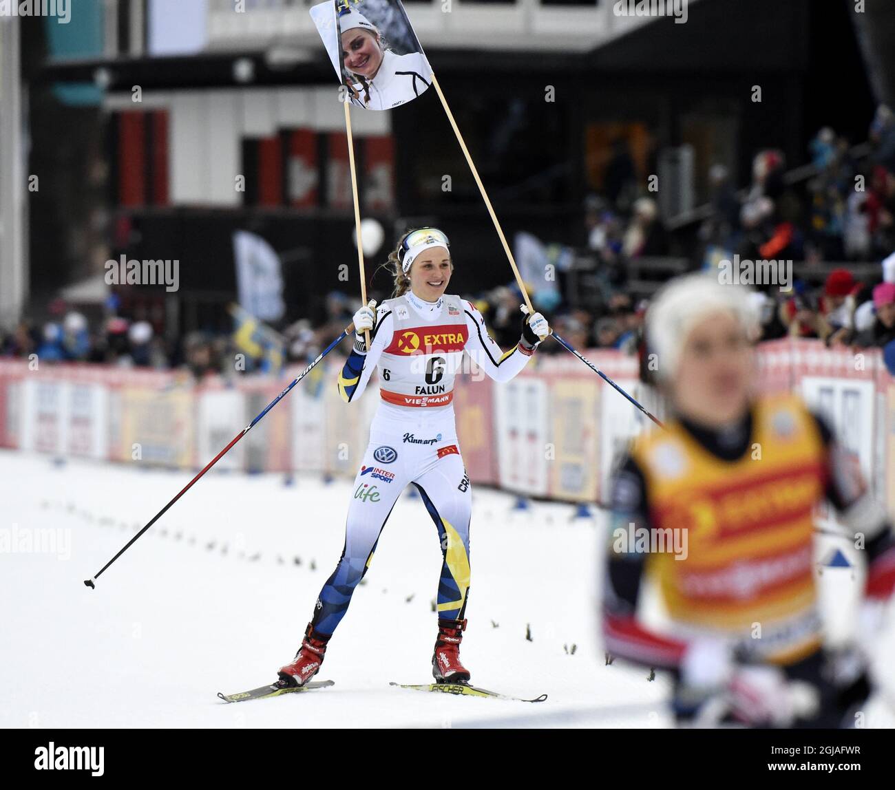 Die Schwedin Stina Nilsson feiert, nachdem sie am 28. Januar 2017 im Rahmen der FIS Cross Country World Cup in Falun, Schweden, die 1,4 km Sprintveranstaltung der Frauen gewonnen hat. Foto: Ulf Palm / TT / Code 9110 Stockfoto