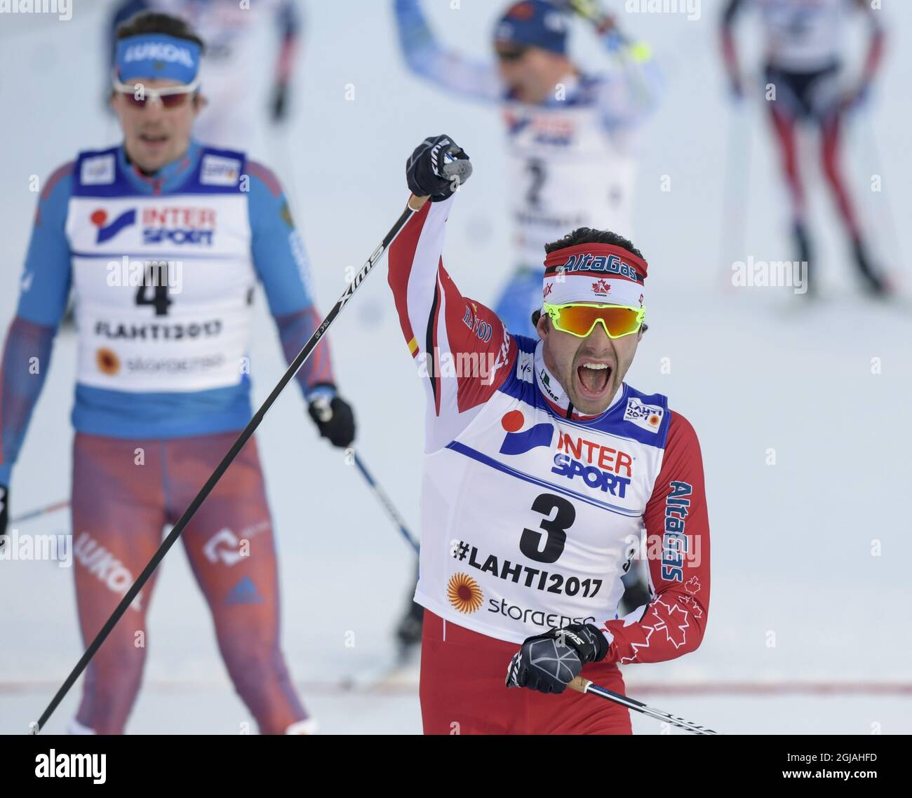 LAHTIS 2017-03-05 der Kanadier Alex Harvey feiert am 5. März 2017 den Gewinn des 50 km-Freistil-Massenstartwettbewerbs der Herren bei den FIS Nordischen Ski-Weltmeisterschaften in Lahti, Finnland. Foto anders Wiklund / TT / kod 10040 Stockfoto