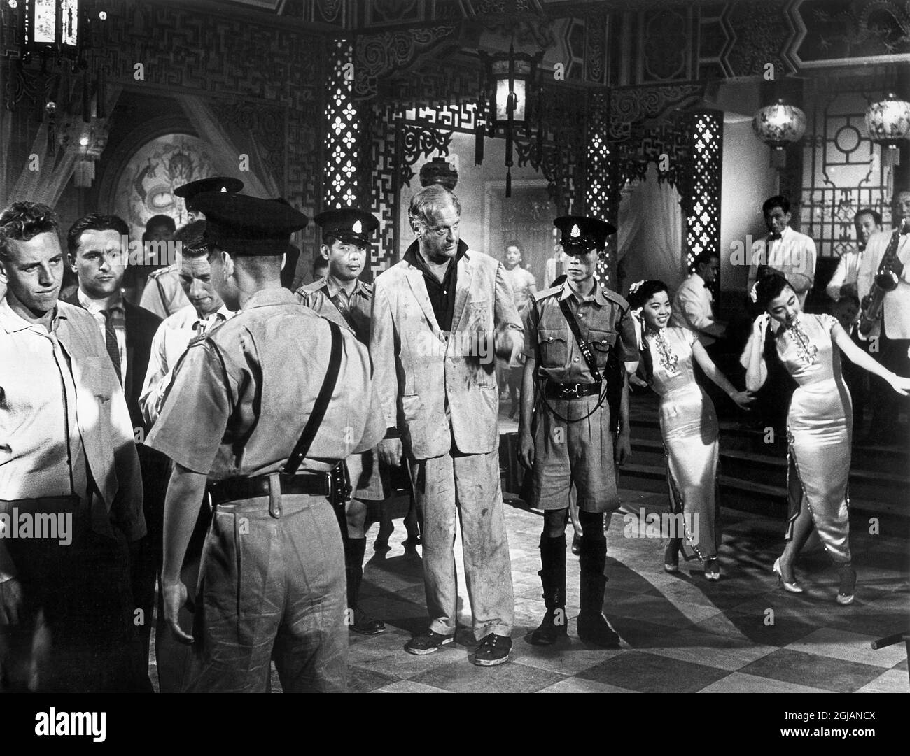 Curd Jurgens (Mitte), Drehort des britischen Films, 'Ferry to Hong Kong', Rank Film Distributors, Warner Bros.-Seven Arts, 1959, US-Veröffentlichung 1961 Stockfoto