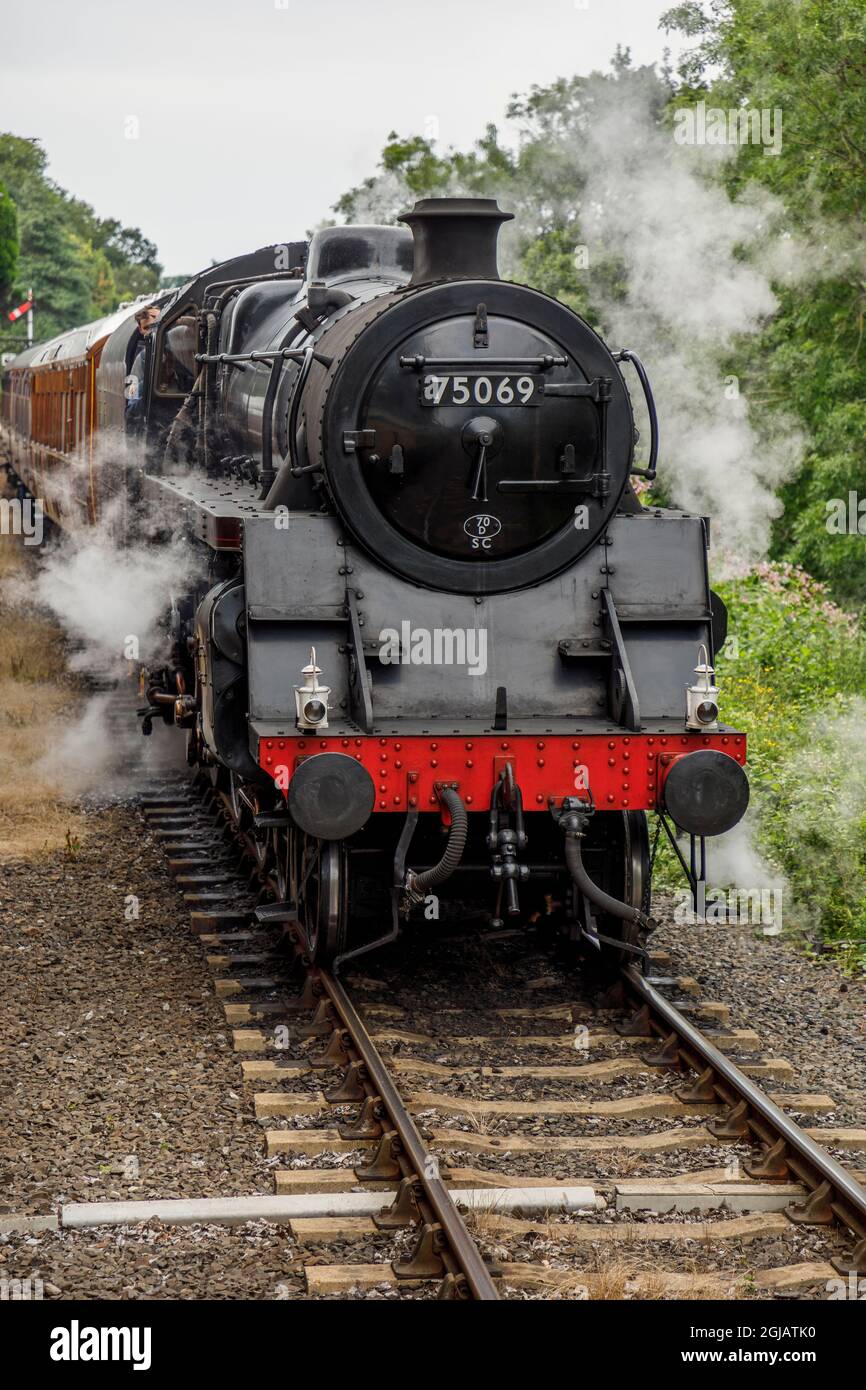 Dampflokomotive, die die Hampton Loade Station, Severn Valley Railway, Shropshire verlässt Stockfoto