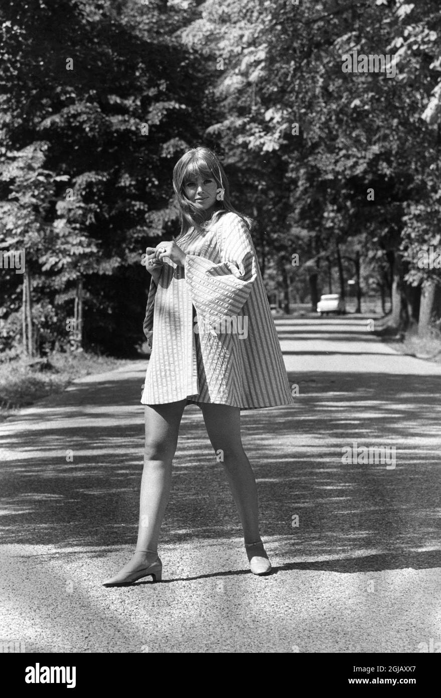 ARKIV 1967 - Britt Ekland posiert für den Fotografen in Stockholm Swden Foto: Lennart Edling Kod: 3012 SCANPIX SWEDEN Stockfoto