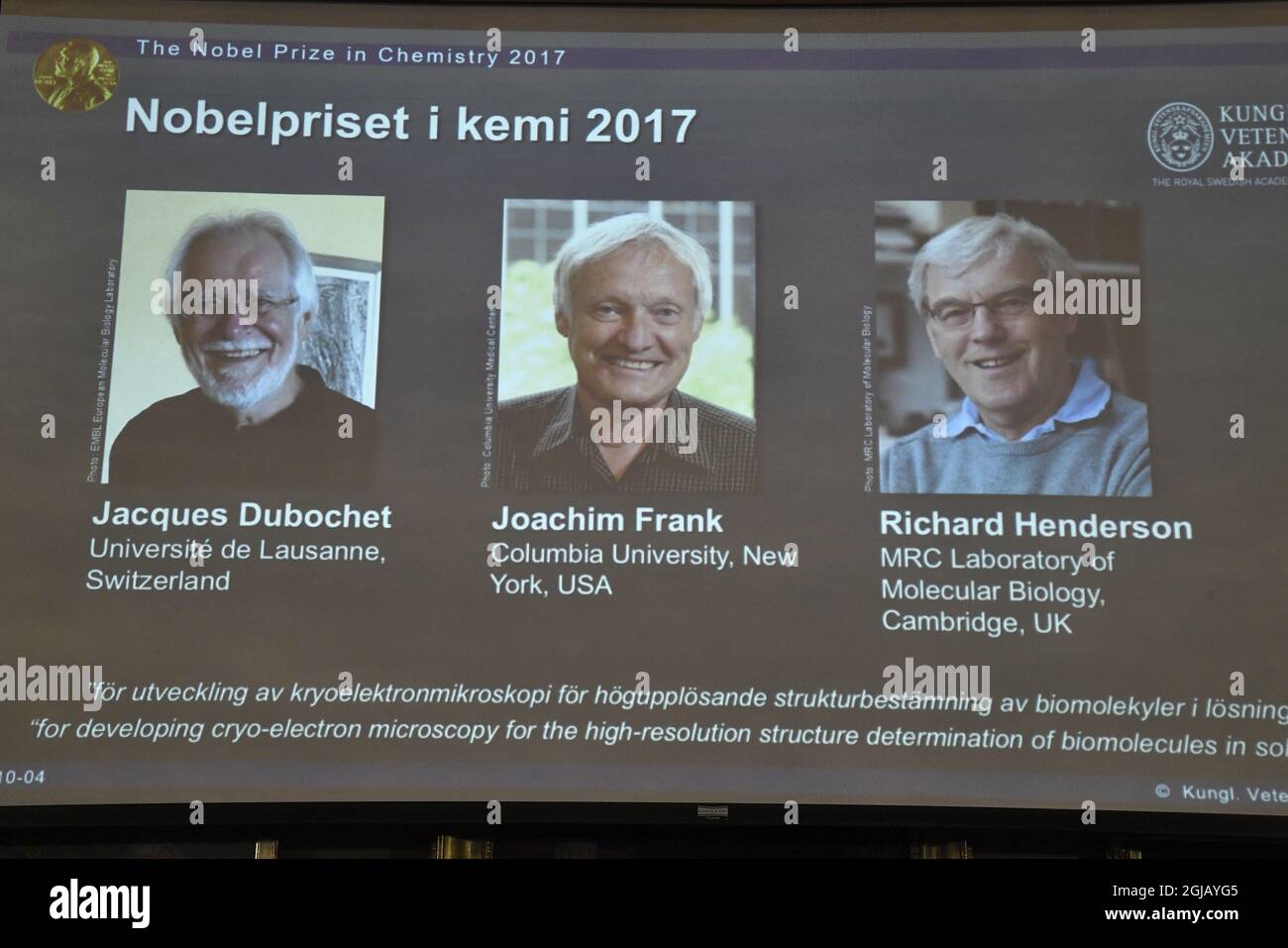 Die Royal Swedish Academy of Sciences hat beschlossen, Jacques Dubochet, Universität Lausanne, Schweiz, Joachim Frank, Columbia University, den Nobelpreis für Chemie 2017 zu verleihen. New York, USA, und Richard Henderson, MRC Laboratory of Molecular Biology, Cambridge, Großbritannien, die während einer Pressekonferenz an der Royal Academy of Sciences in Stockholm am 4. Oktober 2017 angekündigt wurde. Foto: Claudio Bresciani / TT kod 10090 Stockfoto