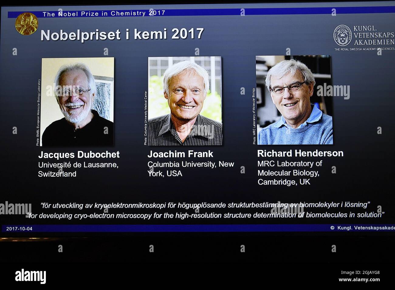 Die Royal Swedish Academy of Sciences hat beschlossen, Jacques Dubochet, Universität Lausanne, Schweiz, Joachim Frank, Columbia University, den Nobelpreis für Chemie 2017 zu verleihen. New York, USA, und Richard Henderson, MRC Laboratory of Molecular Biology, Cambridge, Großbritannien, die während einer Pressekonferenz an der Royal Academy of Sciences in Stockholm am 4. Oktober 2017 angekündigt wurde. Foto: Claudio Bresciani / TT kod 10090 Stockfoto
