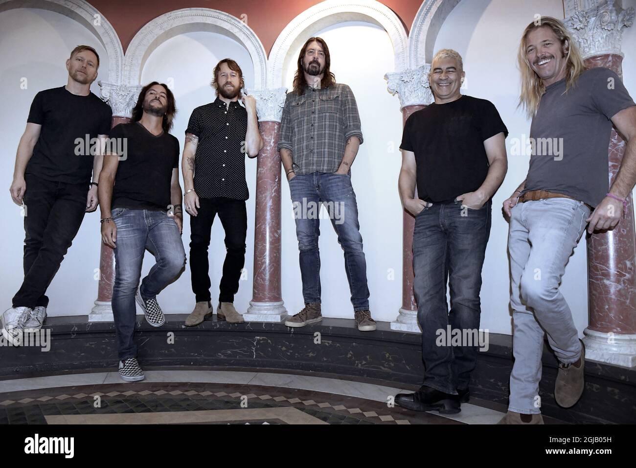 Foo Fighters Pat Smear, Nate Mendel, Taylor Hawkins, Dave Grohl, Chris