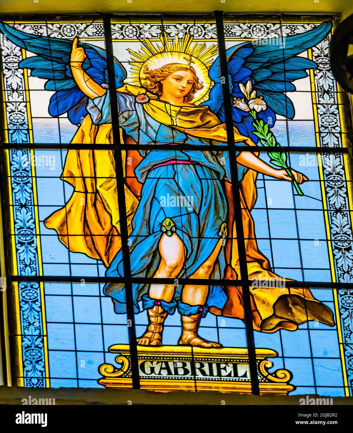 Bunte Erzengel Gabriel Buntglas Kathedrale Puebla, Mexiko. Gebaut in 15 bis 1600. Gabriel ist Schutzengel von Israel Stockfoto