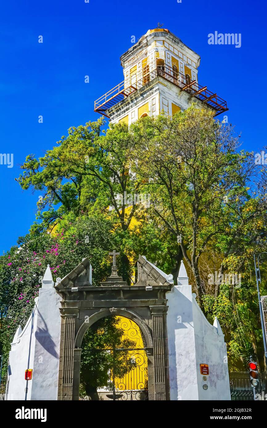 Torfassade Bäume Templo de San Agustin Kirche Puebla, Mexiko. Jesuitenkirche erbaut 1555 bis 1612 Stockfoto