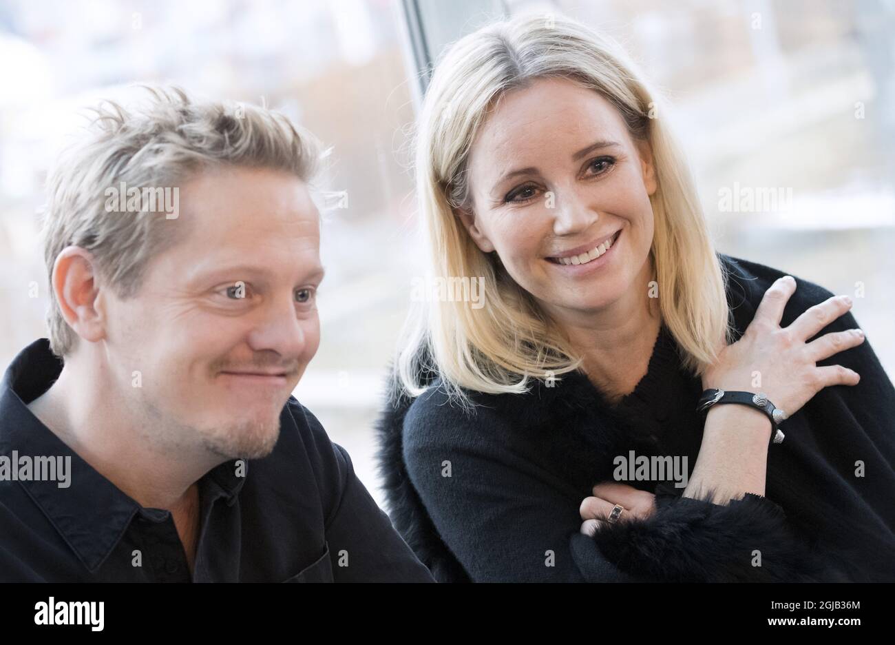 KOPENHAGEN 2017-12-06 der dänische Schauspieler Thure Lindhardt und die schwedische Schauspielerin Sofia Helin werden während eines Pressetreffens vor dem Beginn der vierten Staffel der dänisch-schwedischen TV-Serie 'Bron 4' (die Brücke) in Kopenhagen gesehen. Dänemark am Mittwoch. Foto: Johan Nilsson / TT / Kod 50090 Stockfoto
