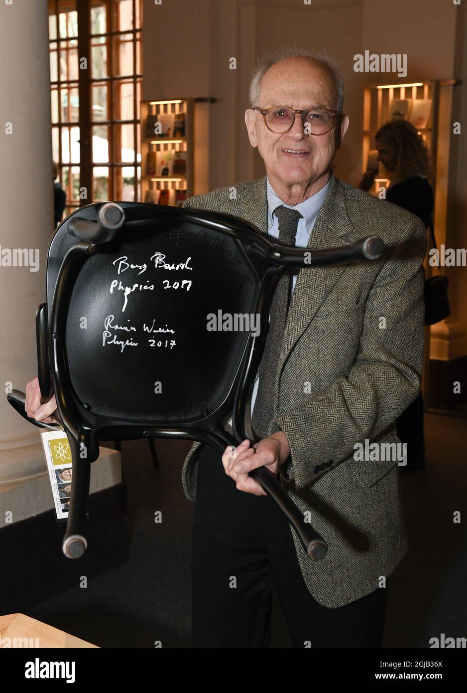 STOCKHOLM 2017-12-06 Nobelpreisträger für Physik Rainer Weiss während der traditionellen Unterzeichnung des Nobelstuhls im Nobelmuseum in Stockholm, Schweden, am Mittwoch, den 6. Dezember 2017 Foto: Anders Wiklund / TT kod 10040 Stockfoto