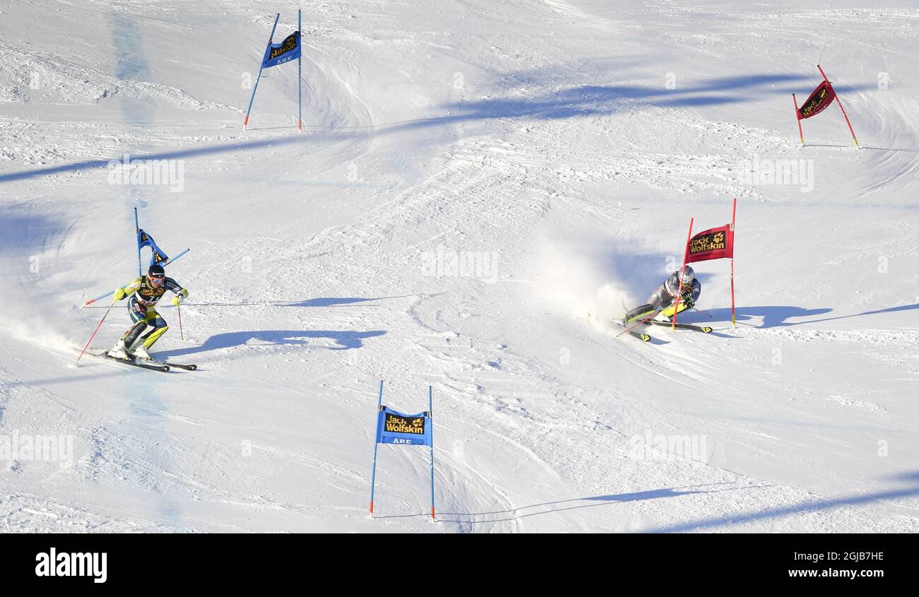 Der Schwede Andre Myhrer (L) tritt gegen den Franzosen Julien Lizeroux an, der während des alpinen Mannschaftsevents während des Finales des FIS Alpinen Ski-Weltcups in Are, Schweden, am 16. März 2018 abstürzt. Pto: Anders Wiklund / TT / 10040 Stockfoto