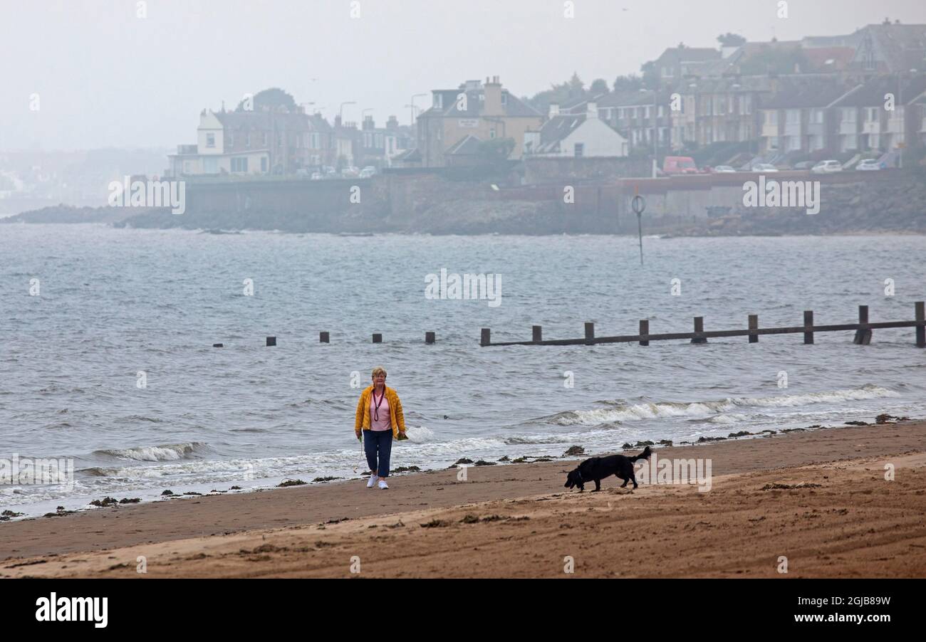 Portobello, Edinburgh, Schottland, UK Wetter. September 2021. Nebelig und langweilig an einer ruhigen Küste neben dem Firth of Forth. Temperatur von 16 Grad Celsius. Stockfoto